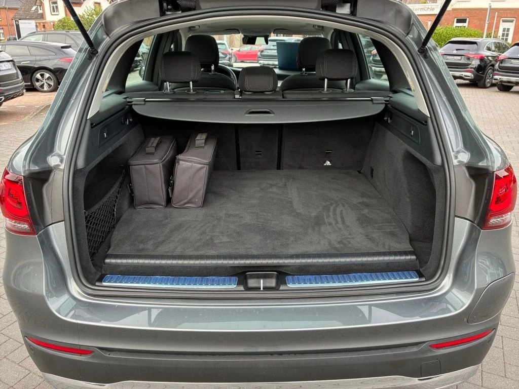 Mercedes-Benz-GLC 300 de-image-13