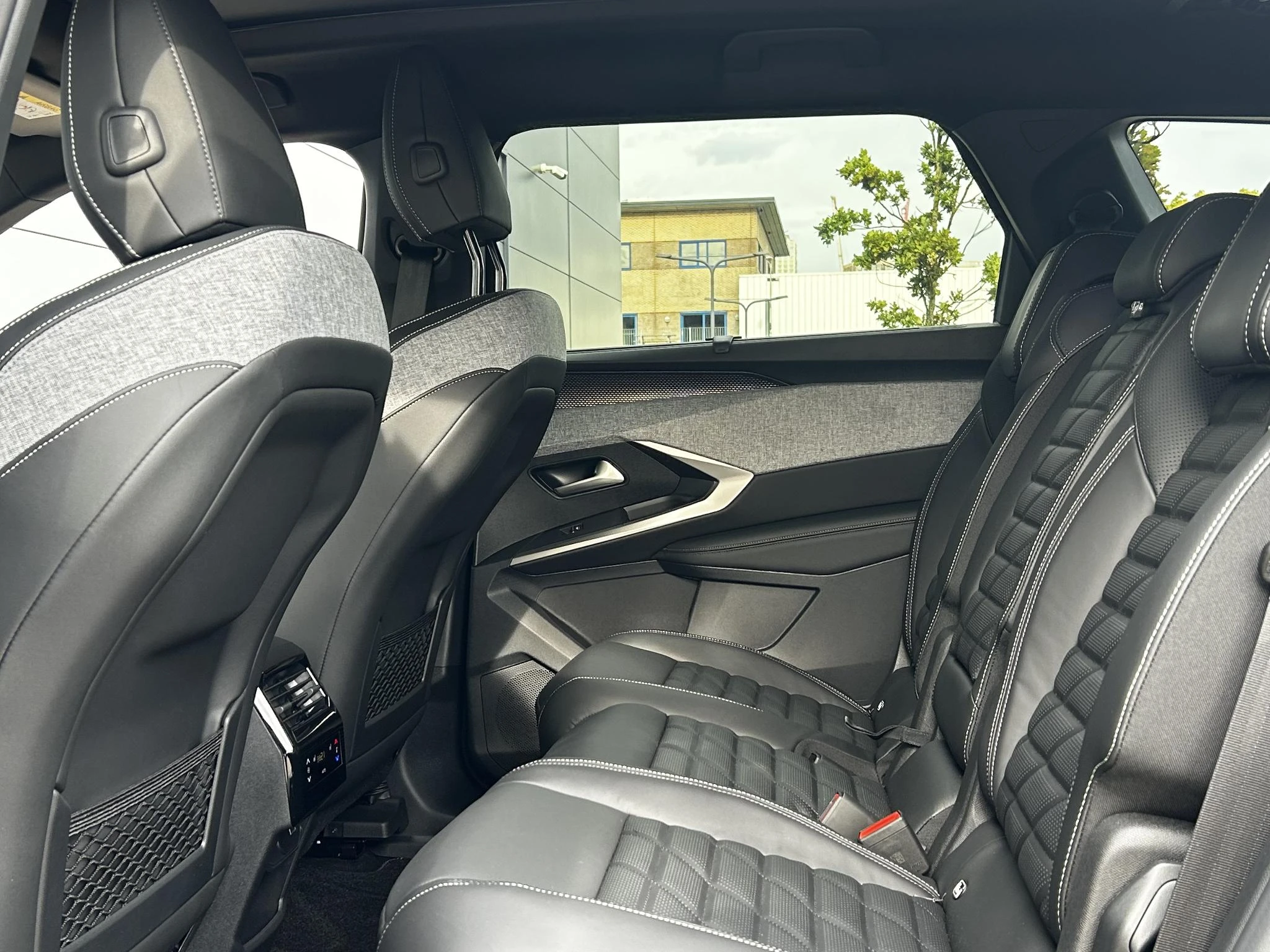 Peugeot-e-5008-image-27