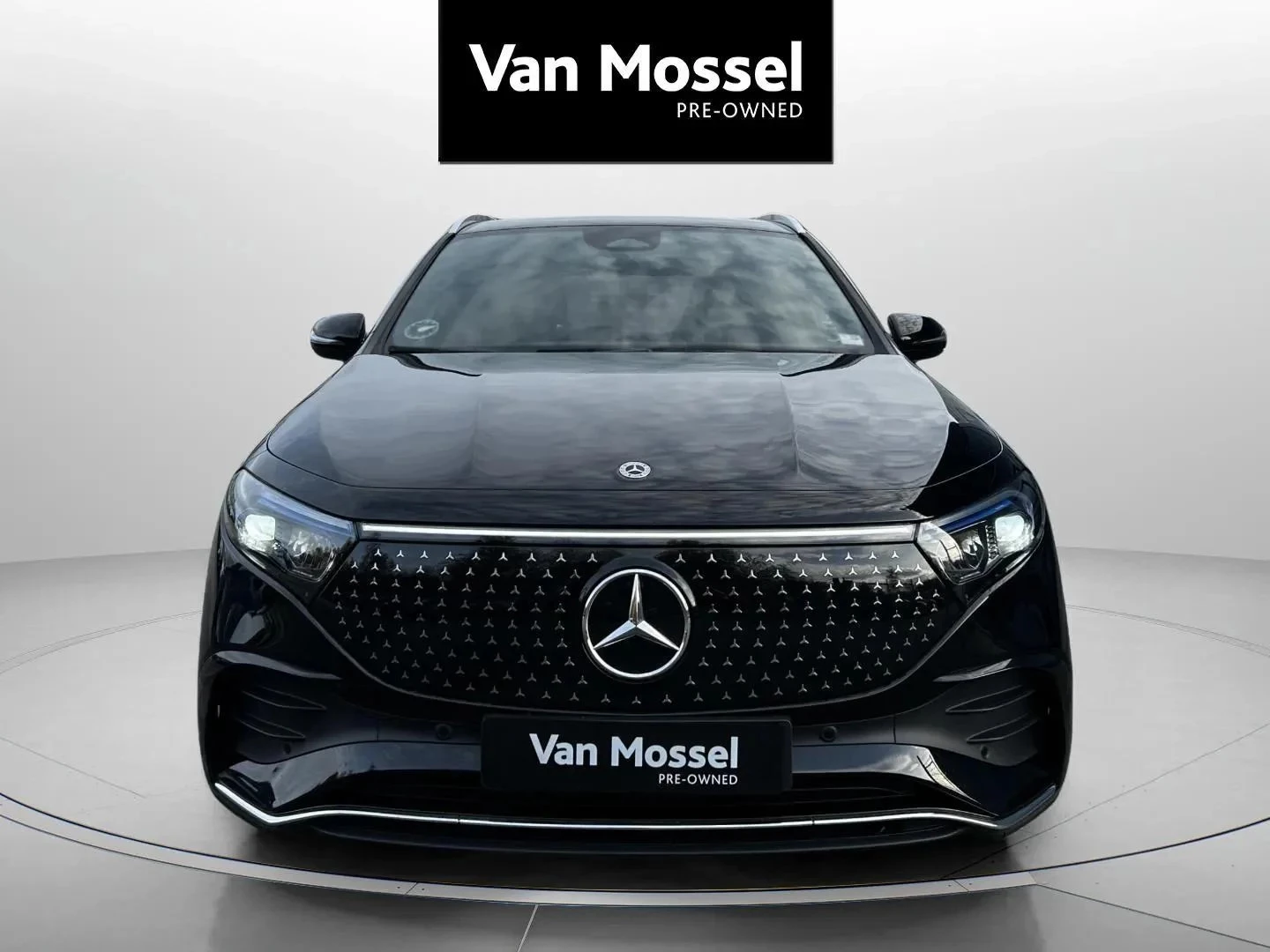 Mercedes-Benz-EQA-image-2