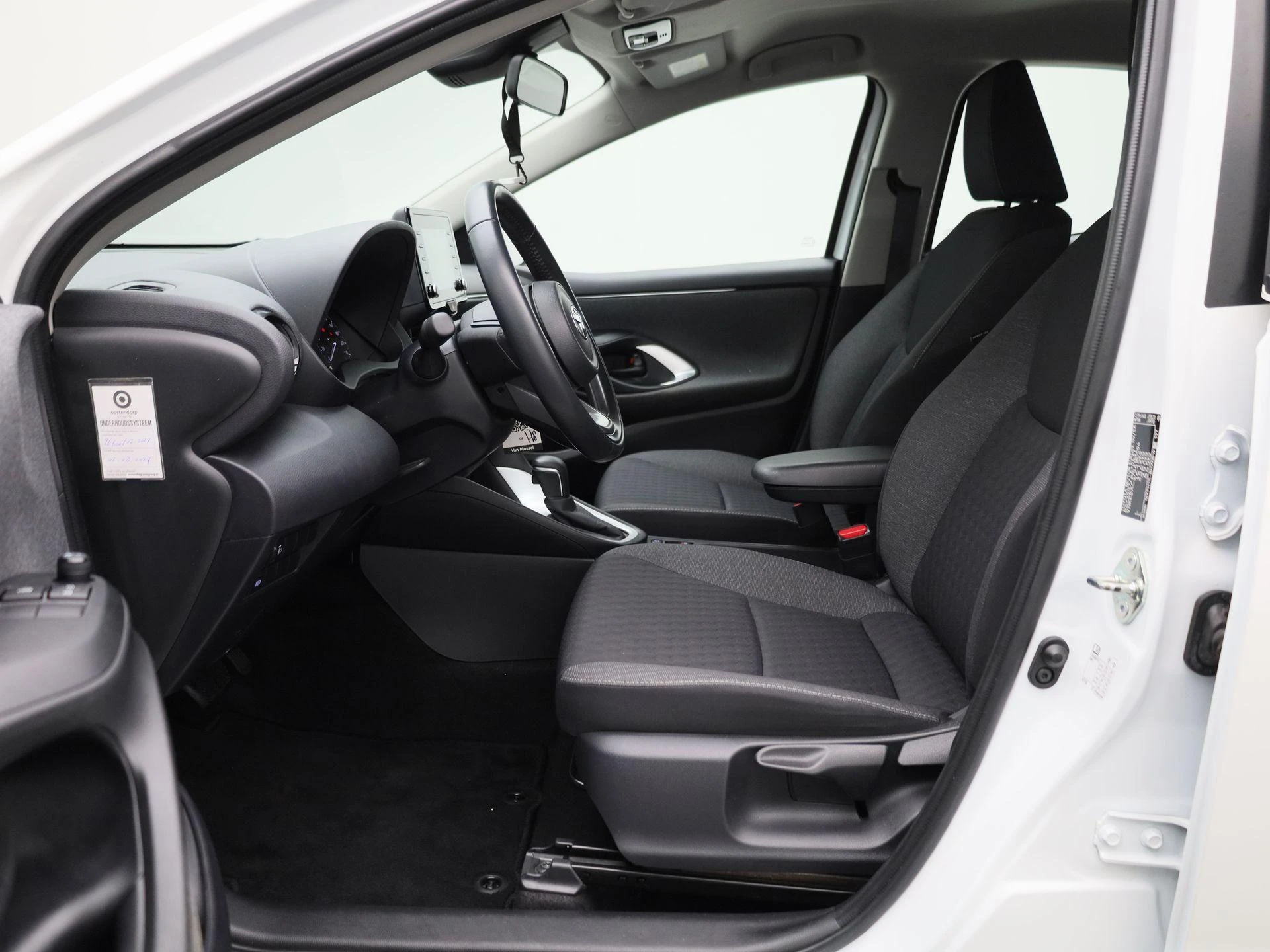 Toyota-Yaris-image-10