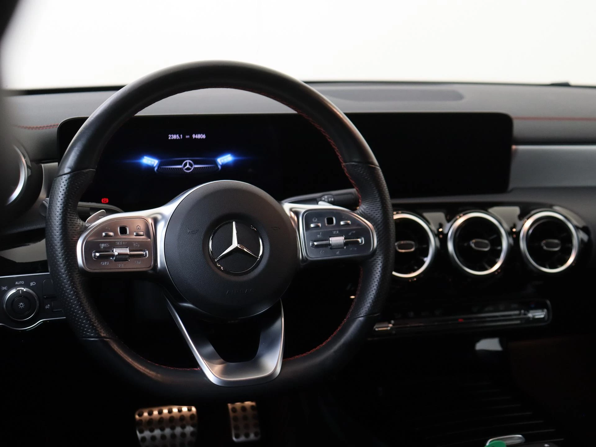 Mercedes-Benz-CLA-image-9