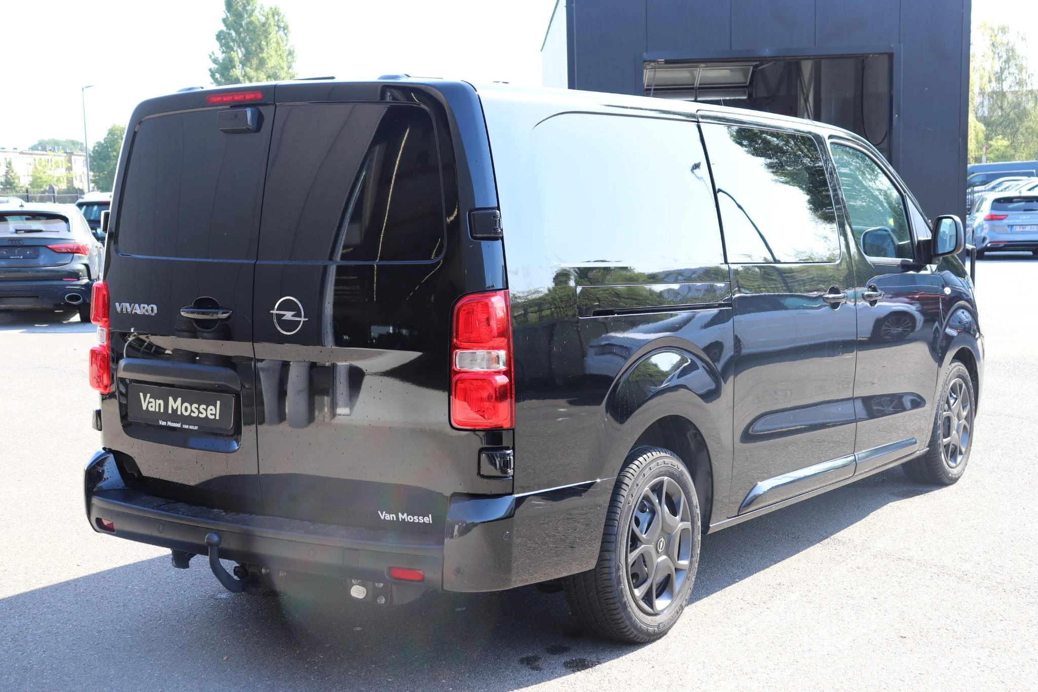 Opel Vivaro 2.0 BlueHDi 180 S&S EAT8 €6.4 L3H1