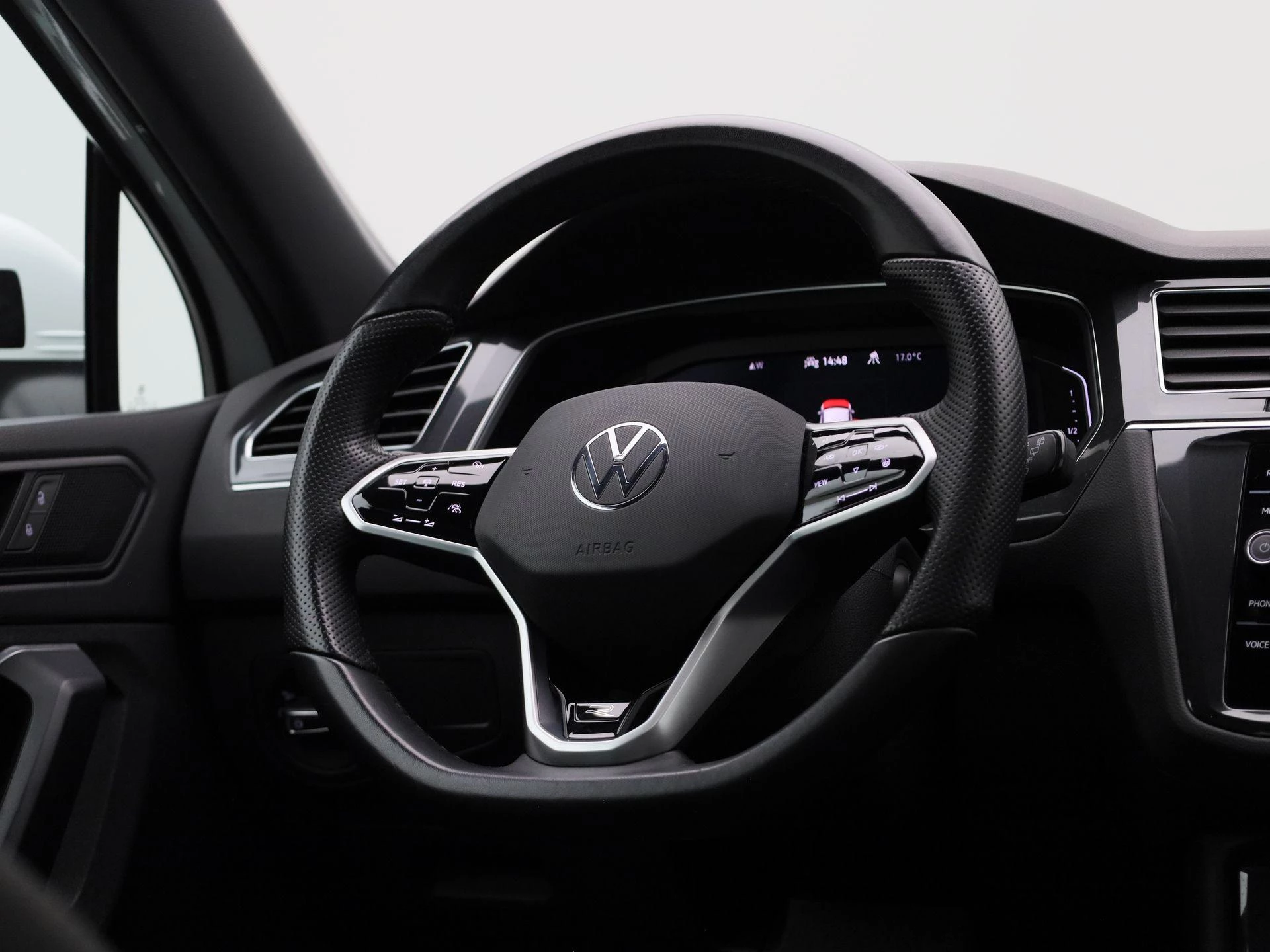 Volkswagen-Tiguan-image-47