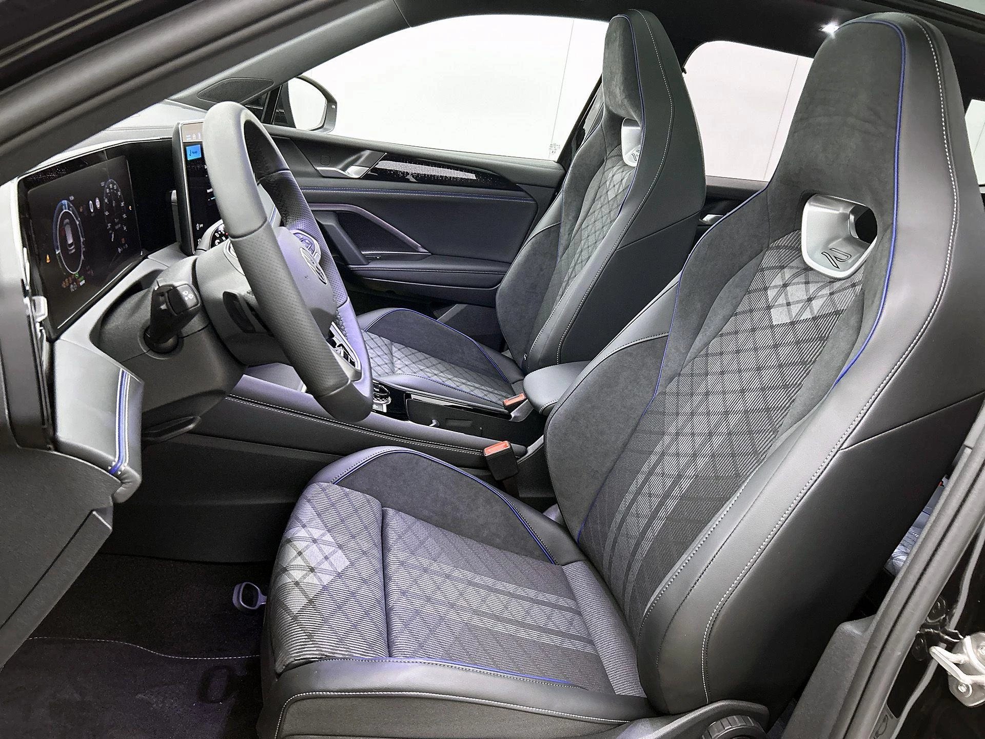 Volkswagen-Tiguan-image-50