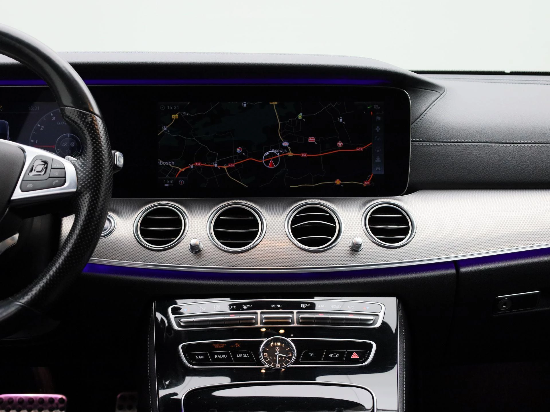 Mercedes-Benz-E-Klasse-image-8