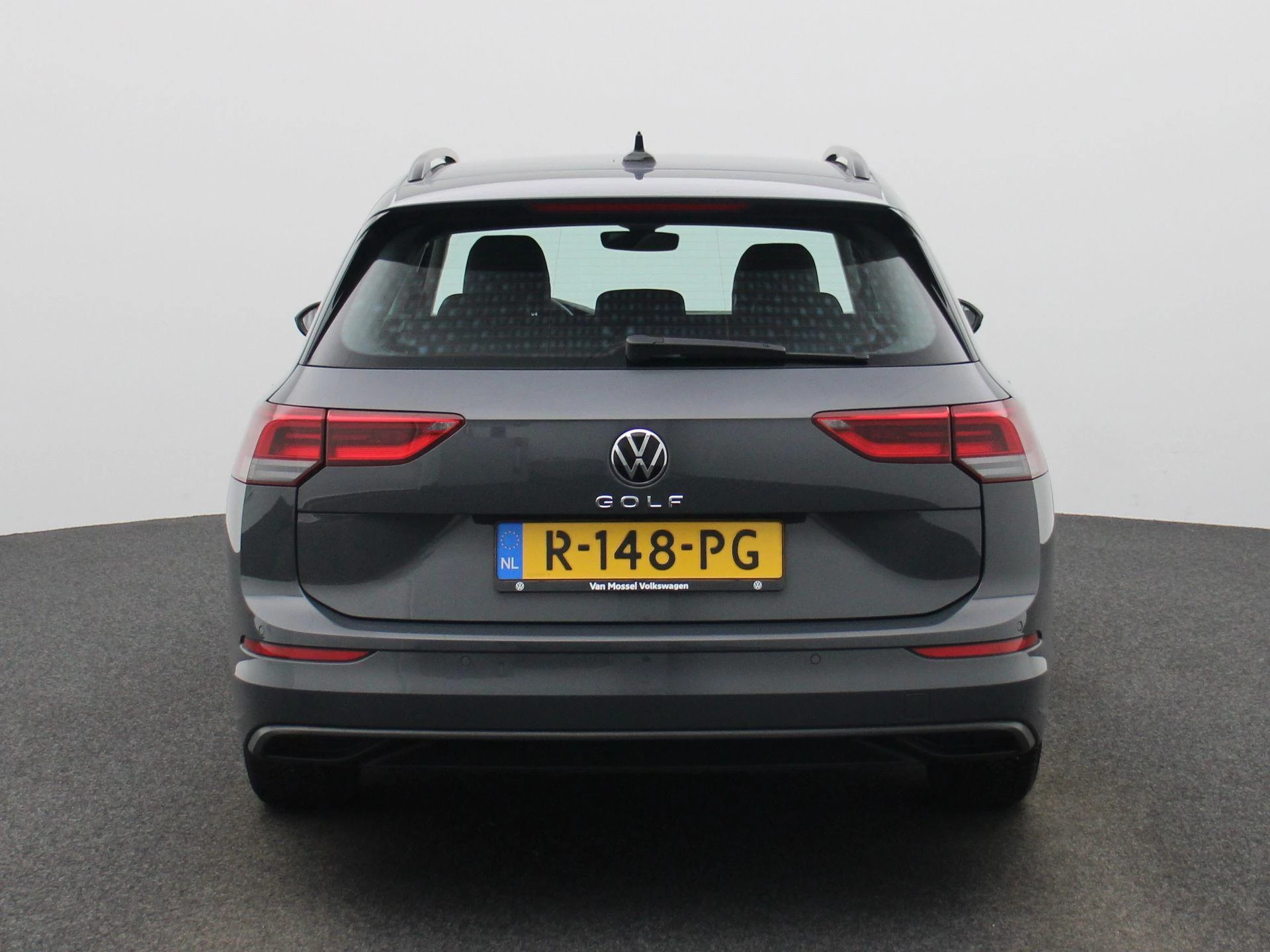 Volkswagen-Golf-image-4