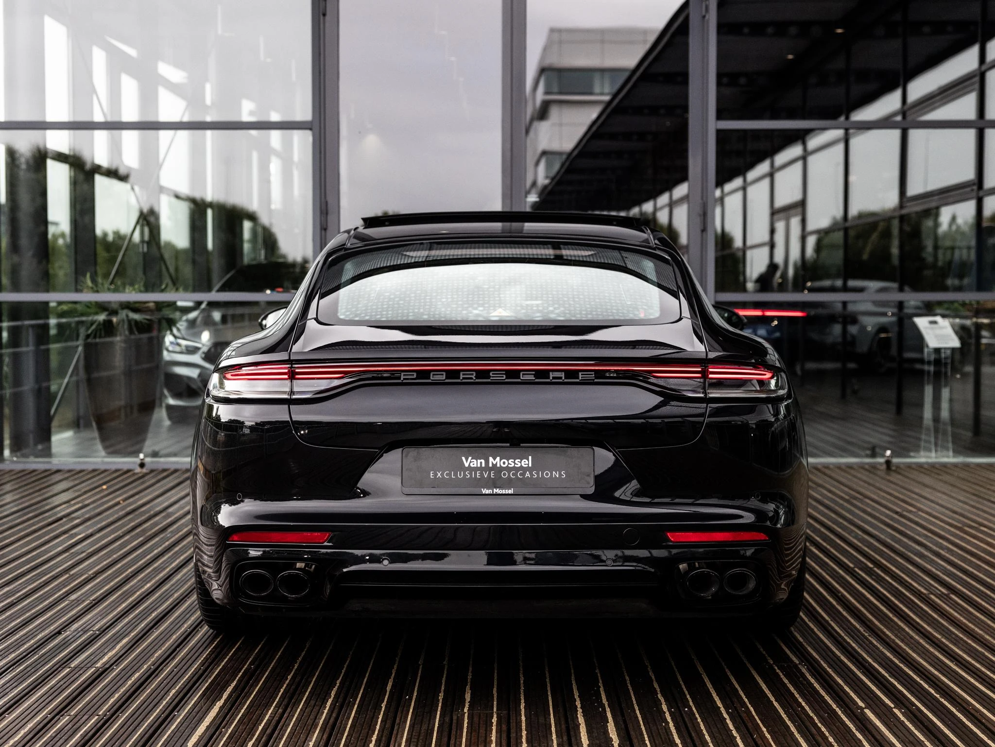 Porsche-Panamera-image-4