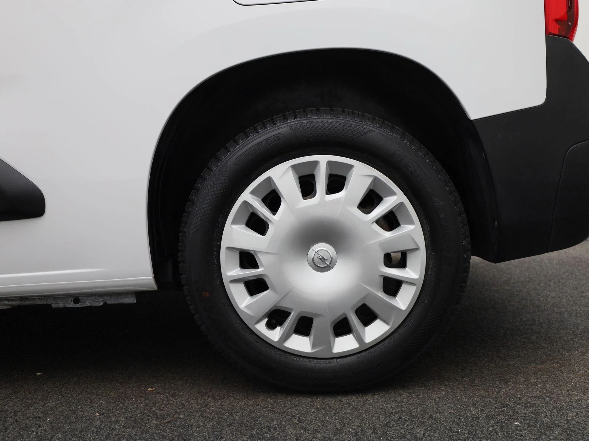 Opel-Combo Life-image-16