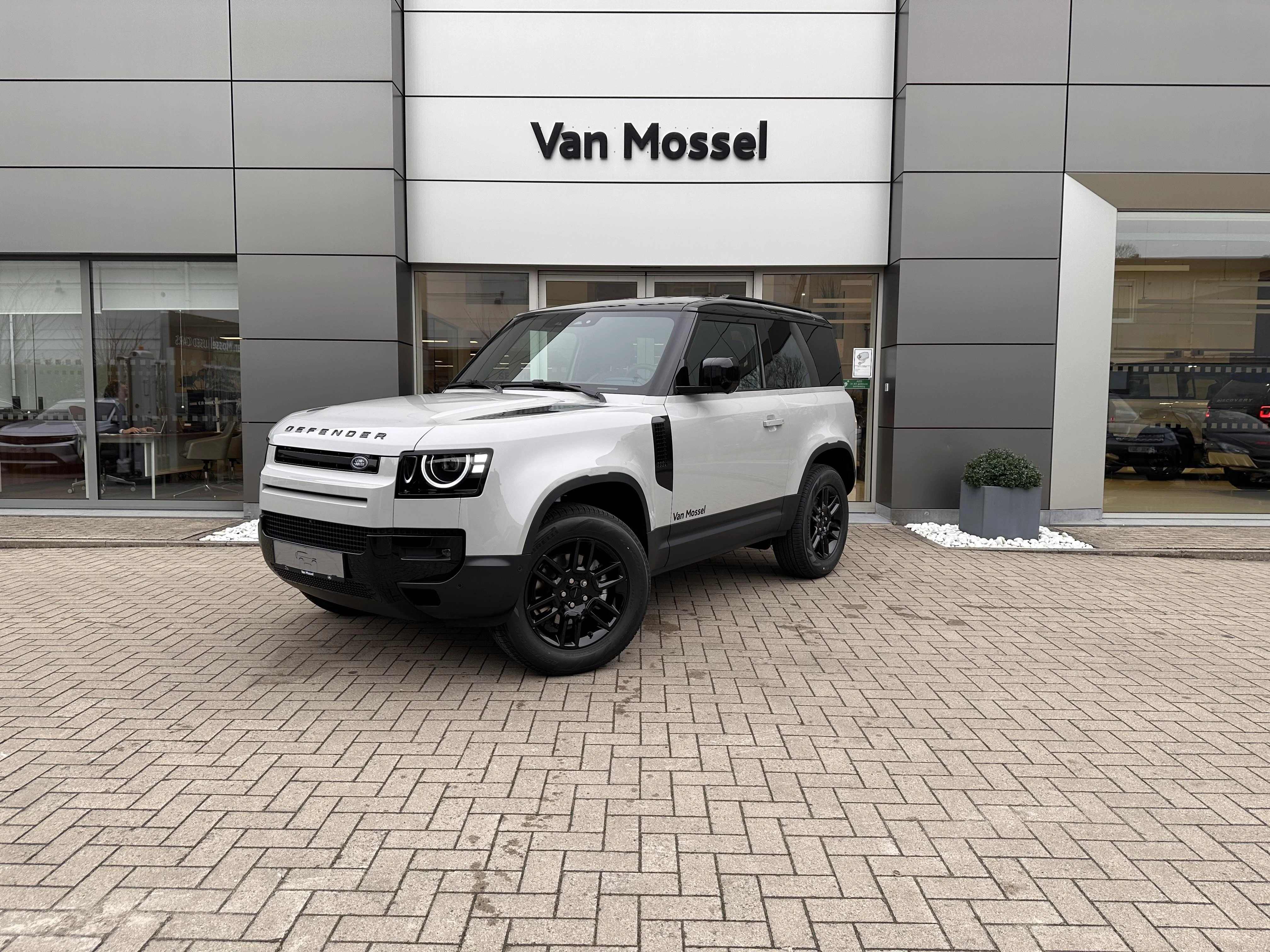 Land Rover-Defender-image-0