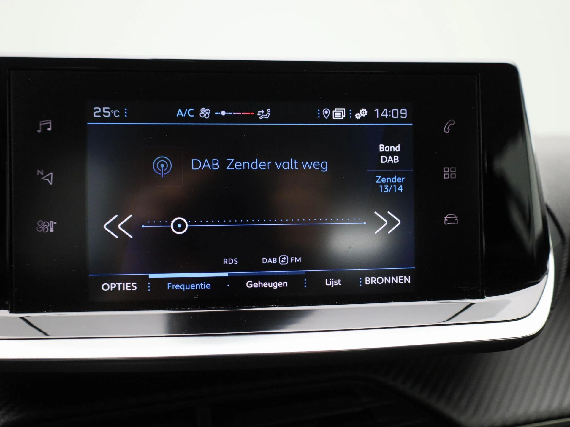 Peugeot-208-image-13
