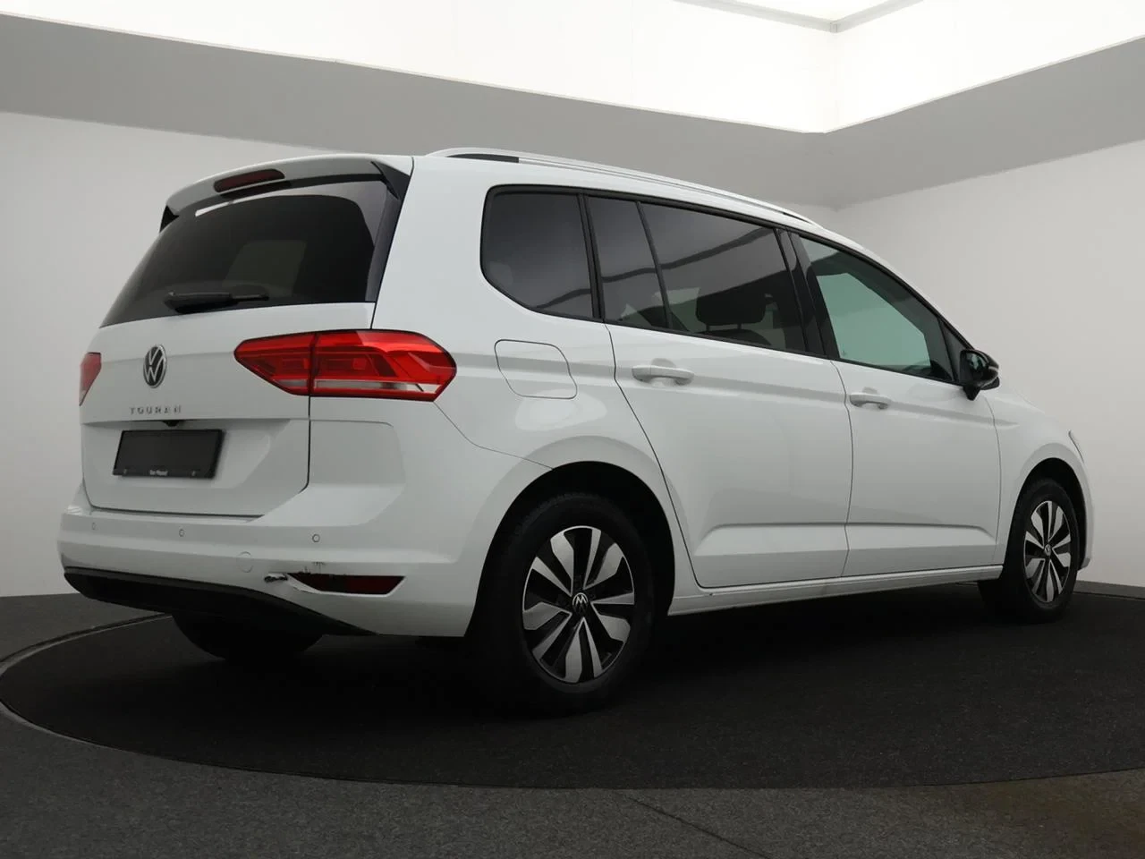 Volkswagen-Touran-image-10