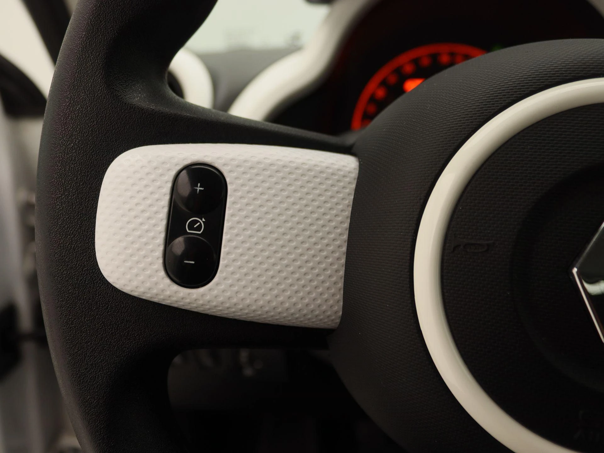 Renault-Twingo-image-17