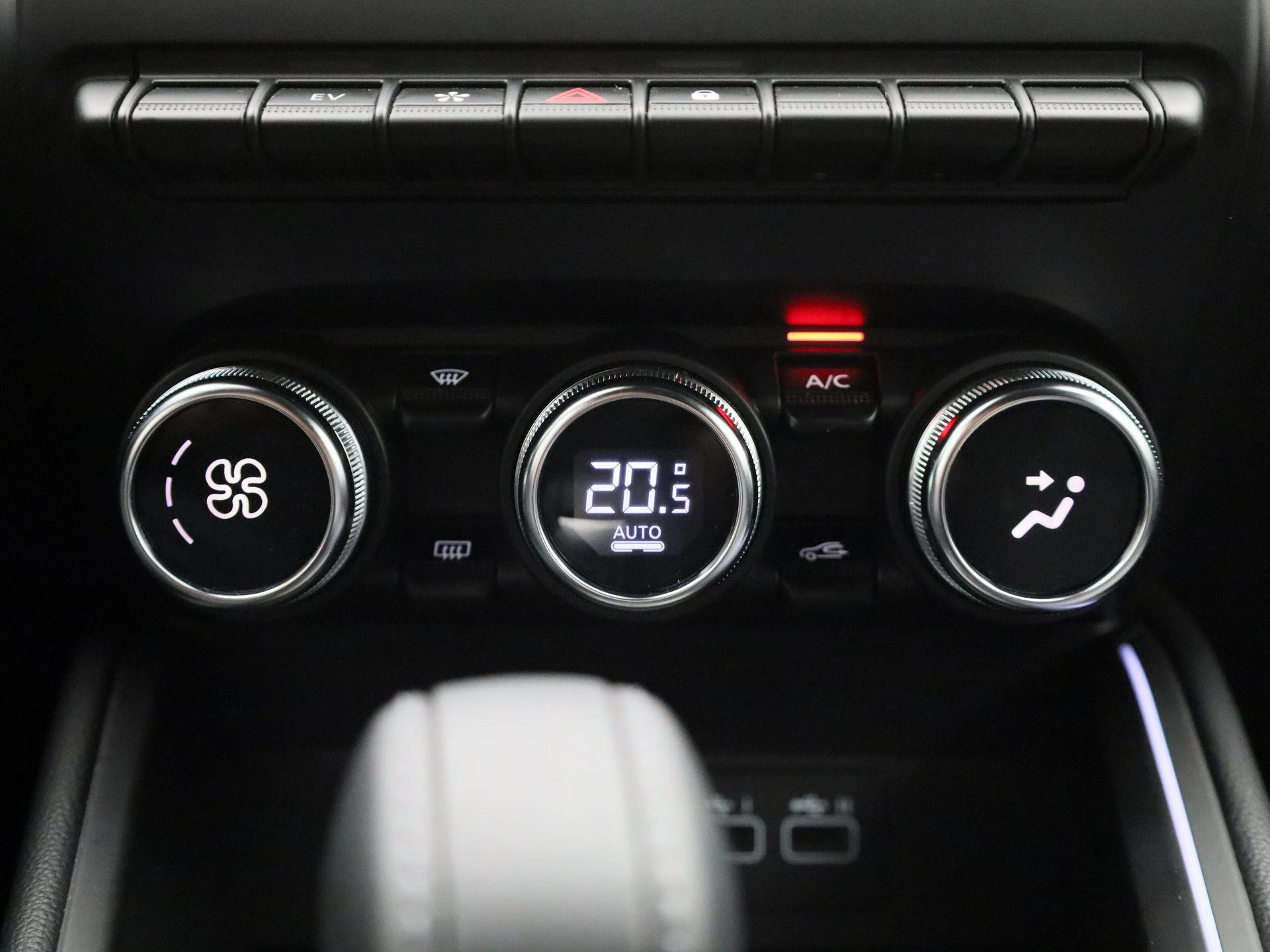 Renault-Clio-image-18