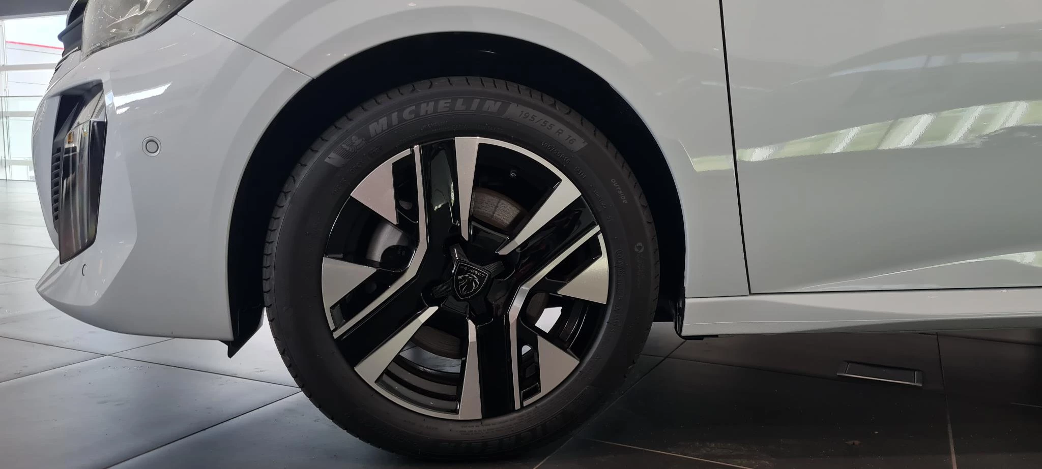 Peugeot 208 1.2 Hybrid 110 e-DCS6 Allure