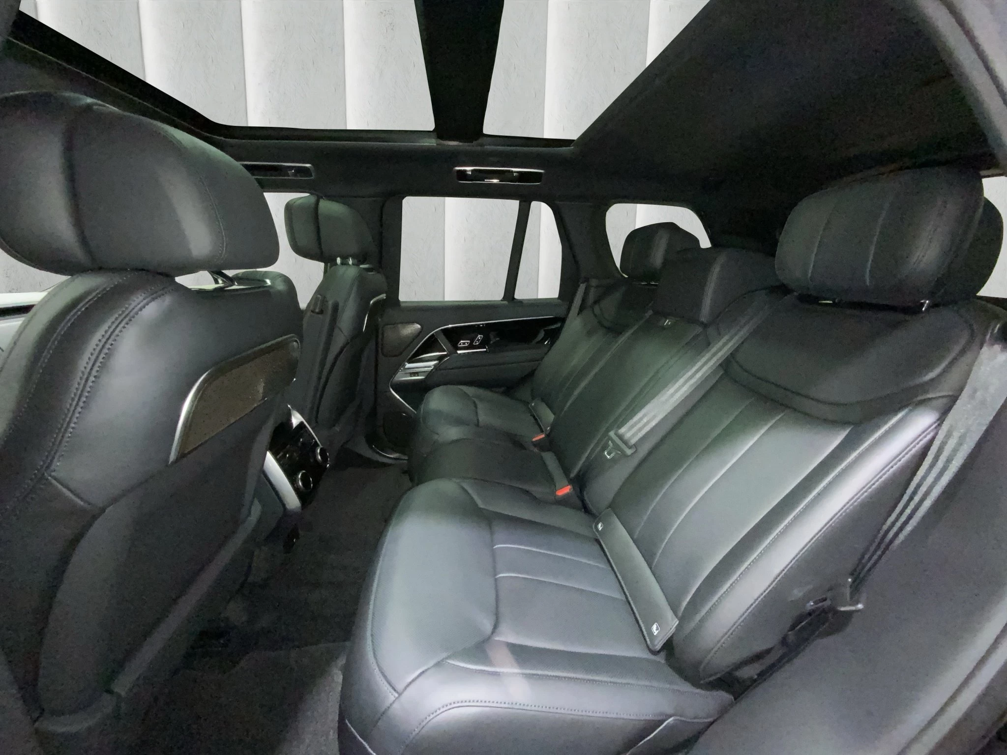 Land Rover-Range Rover-image-6