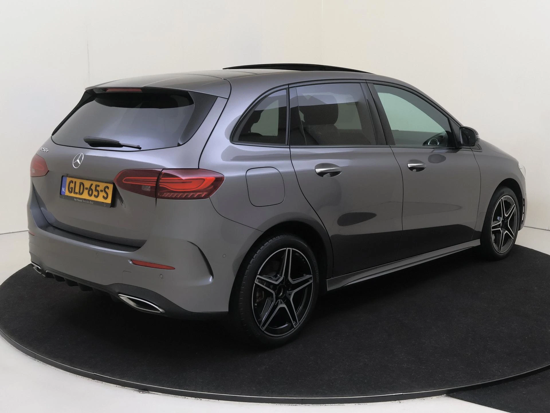 Mercedes-Benz-B-Klasse-image-3