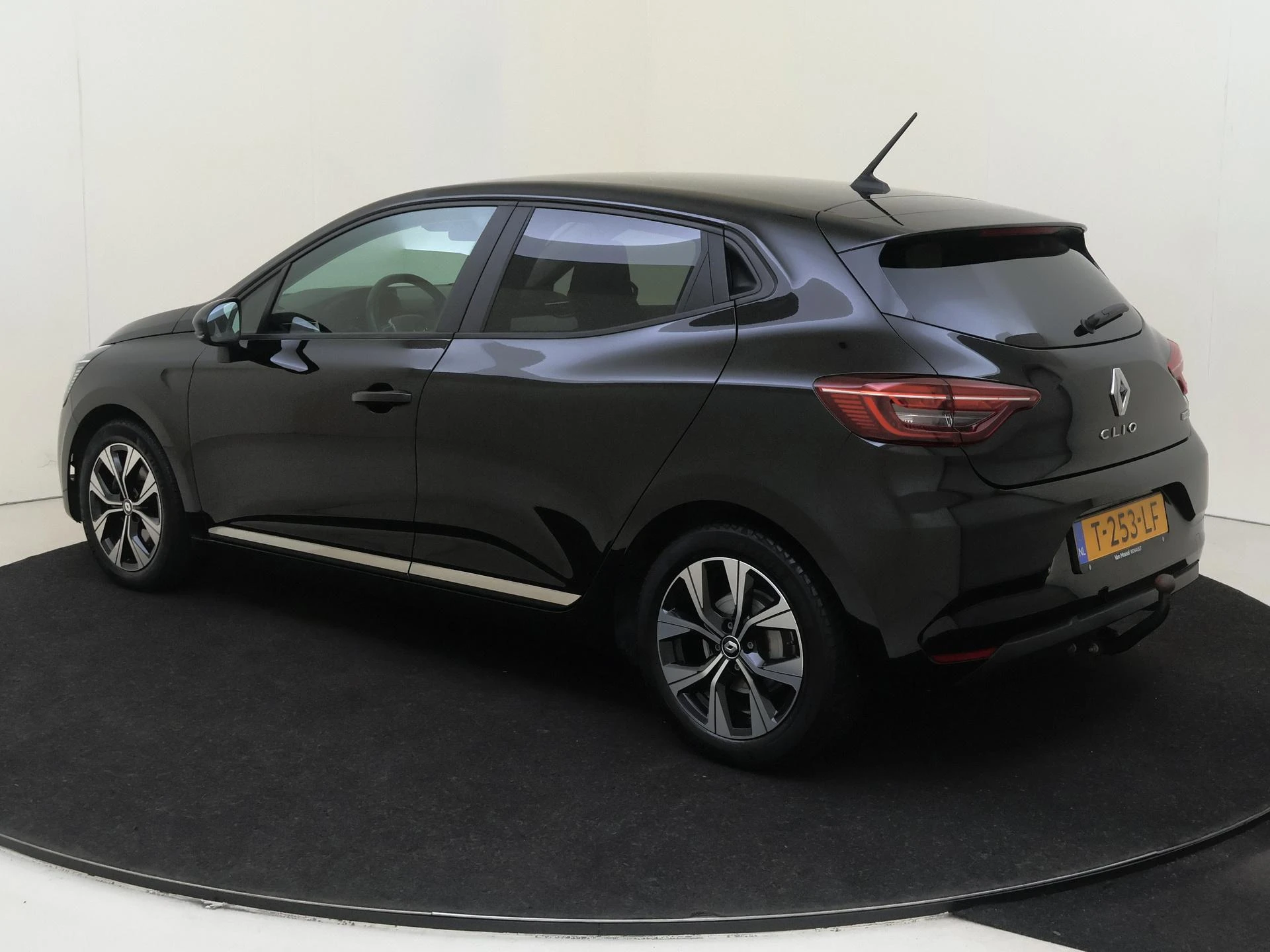 Renault-Clio-image-2