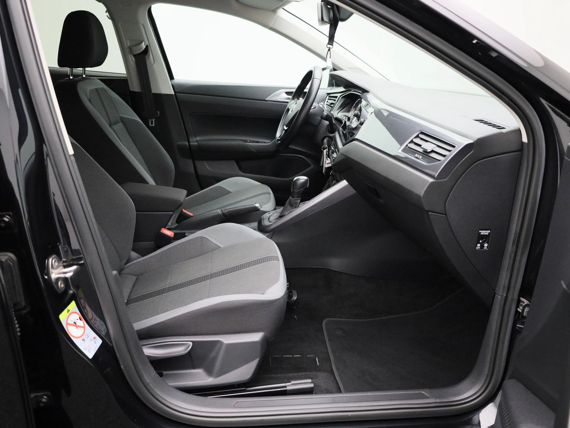 Volkswagen-Polo-image-29