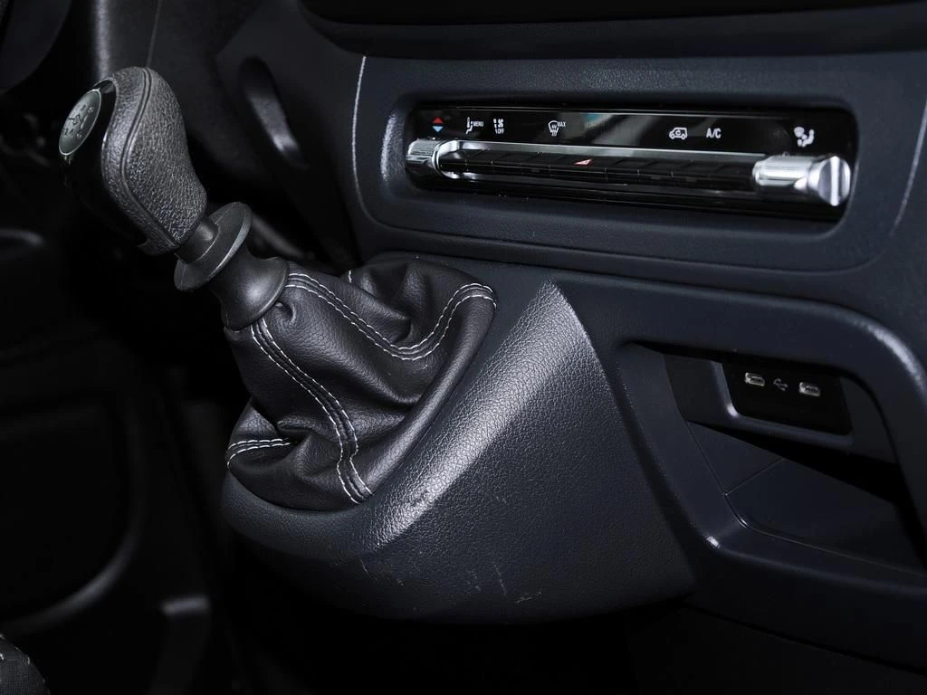 Mercedes-Benz-Vito 116-image-11