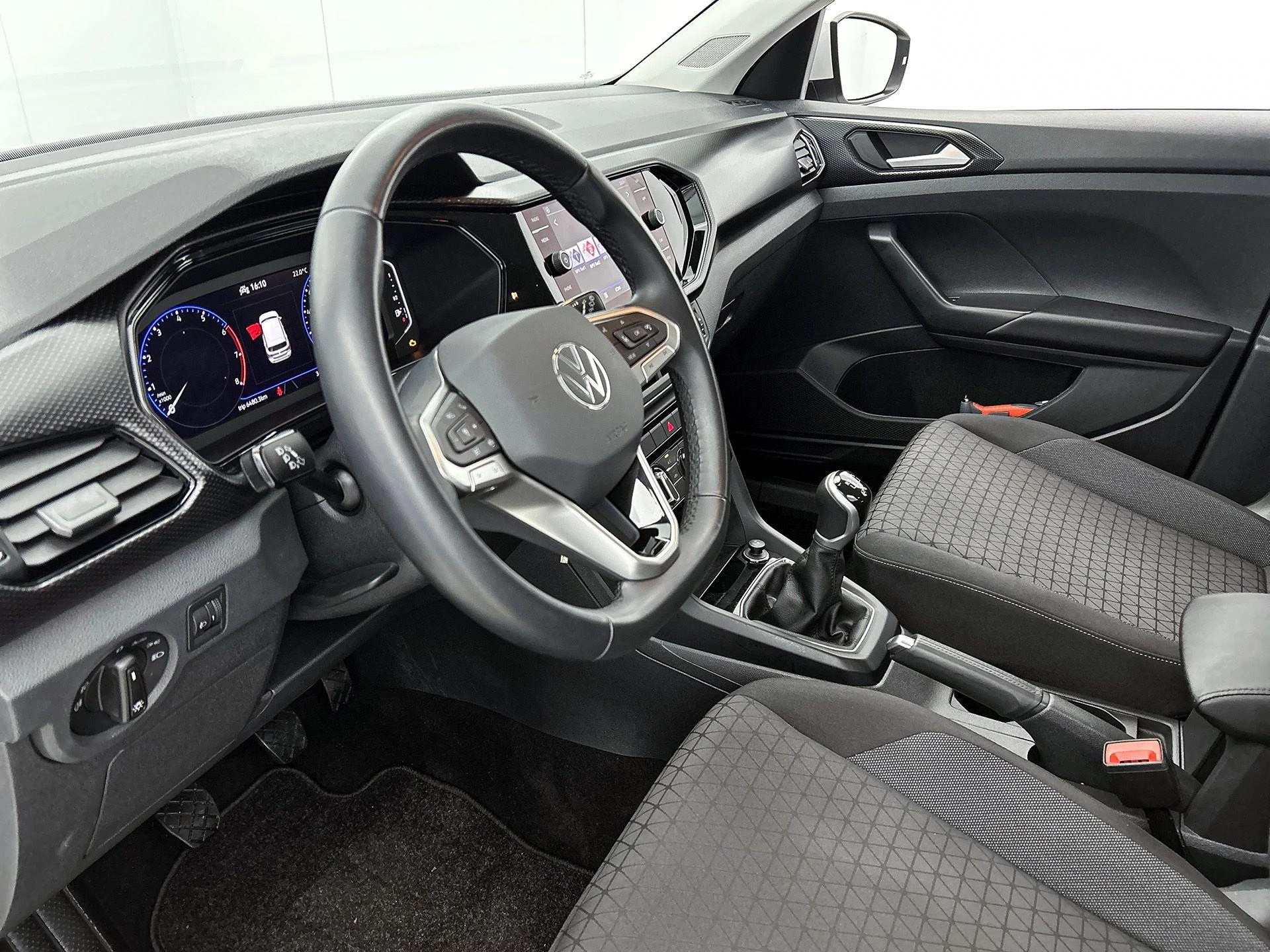 Volkswagen-T-Cross-image-19
