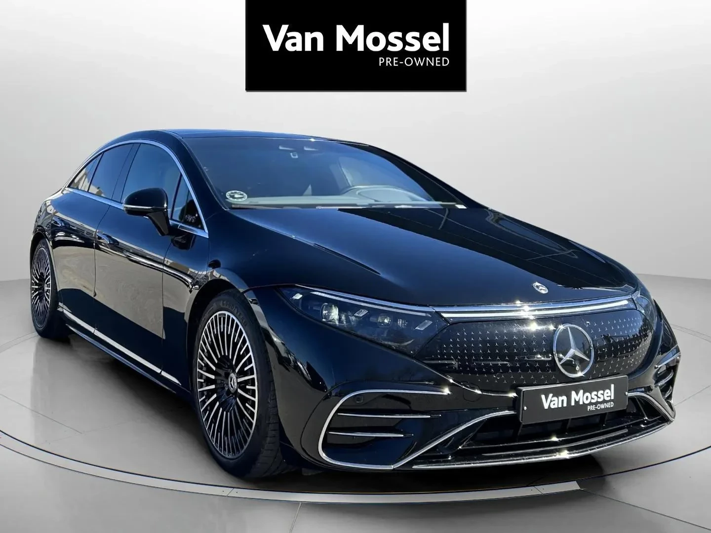 Mercedes-Benz-EQS-image-2