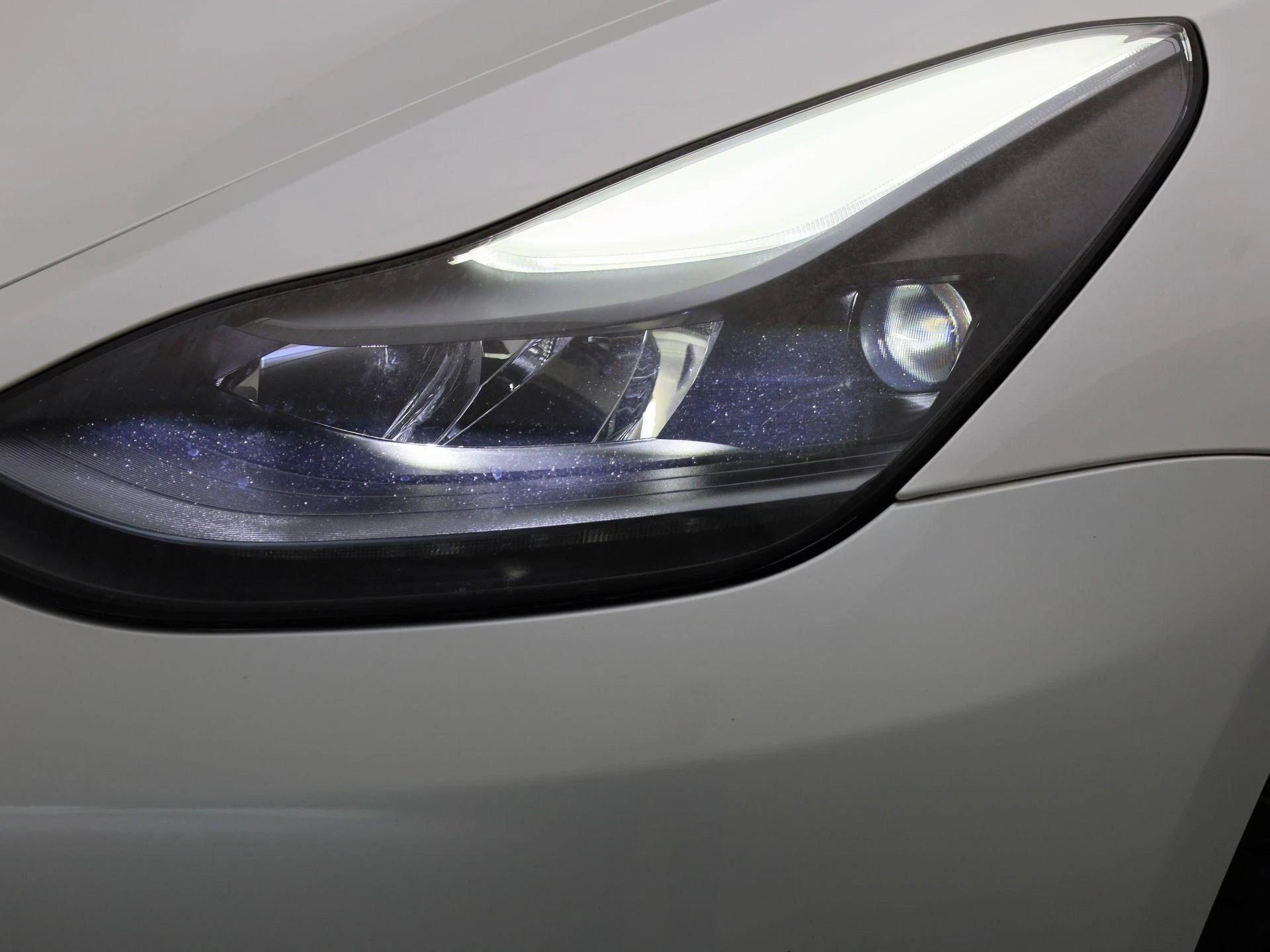 Tesla-Model 3-image-15