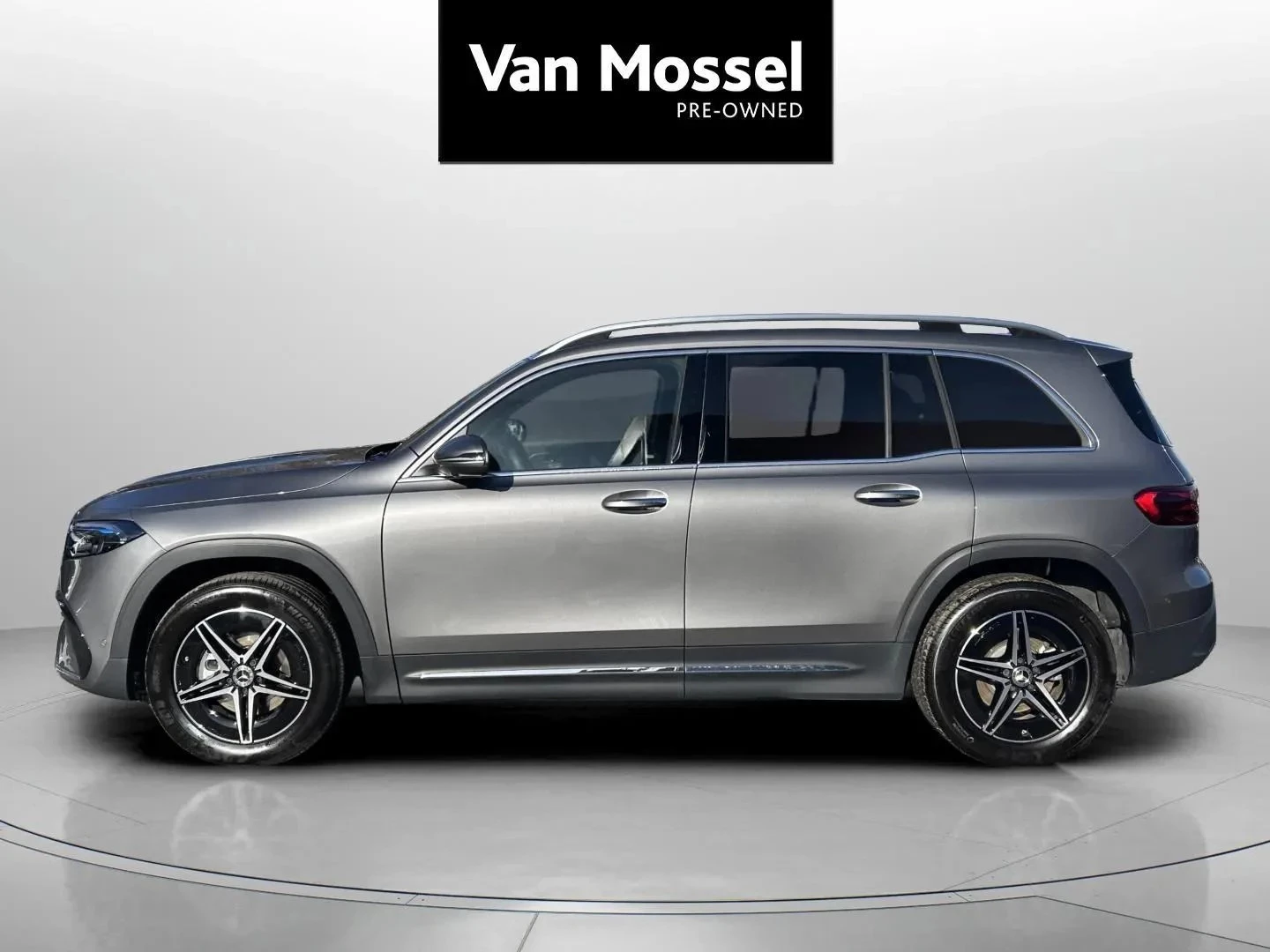 Mercedes-Benz-EQB-image-3