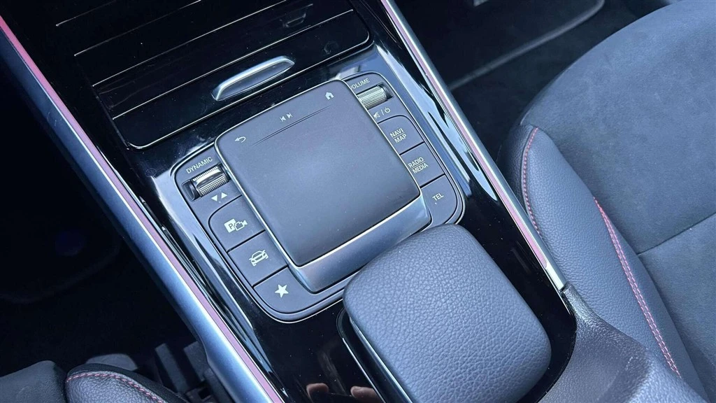 Mercedes-Benz-EQB-image-15