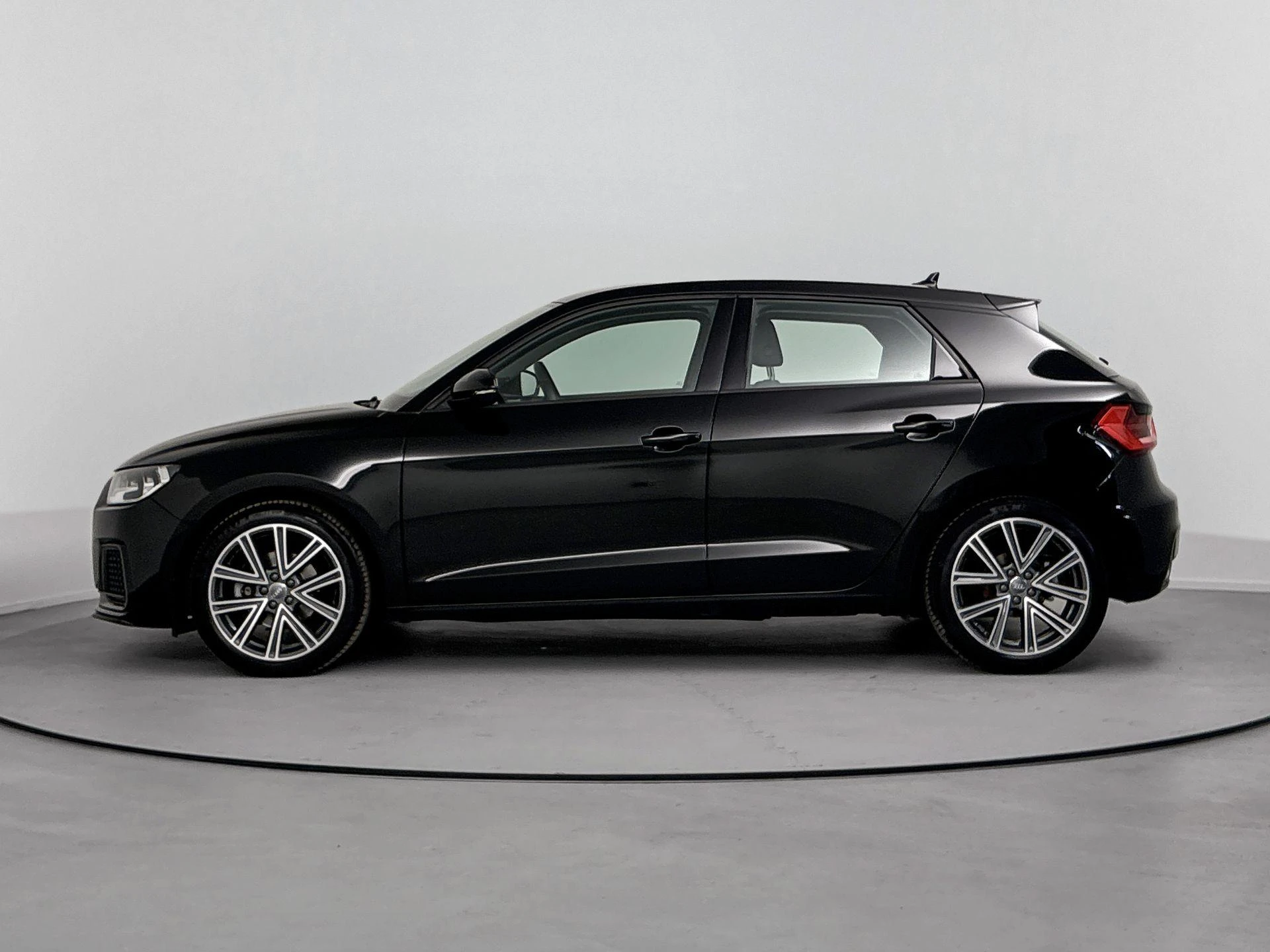 Audi-A1 Sportback-image-1