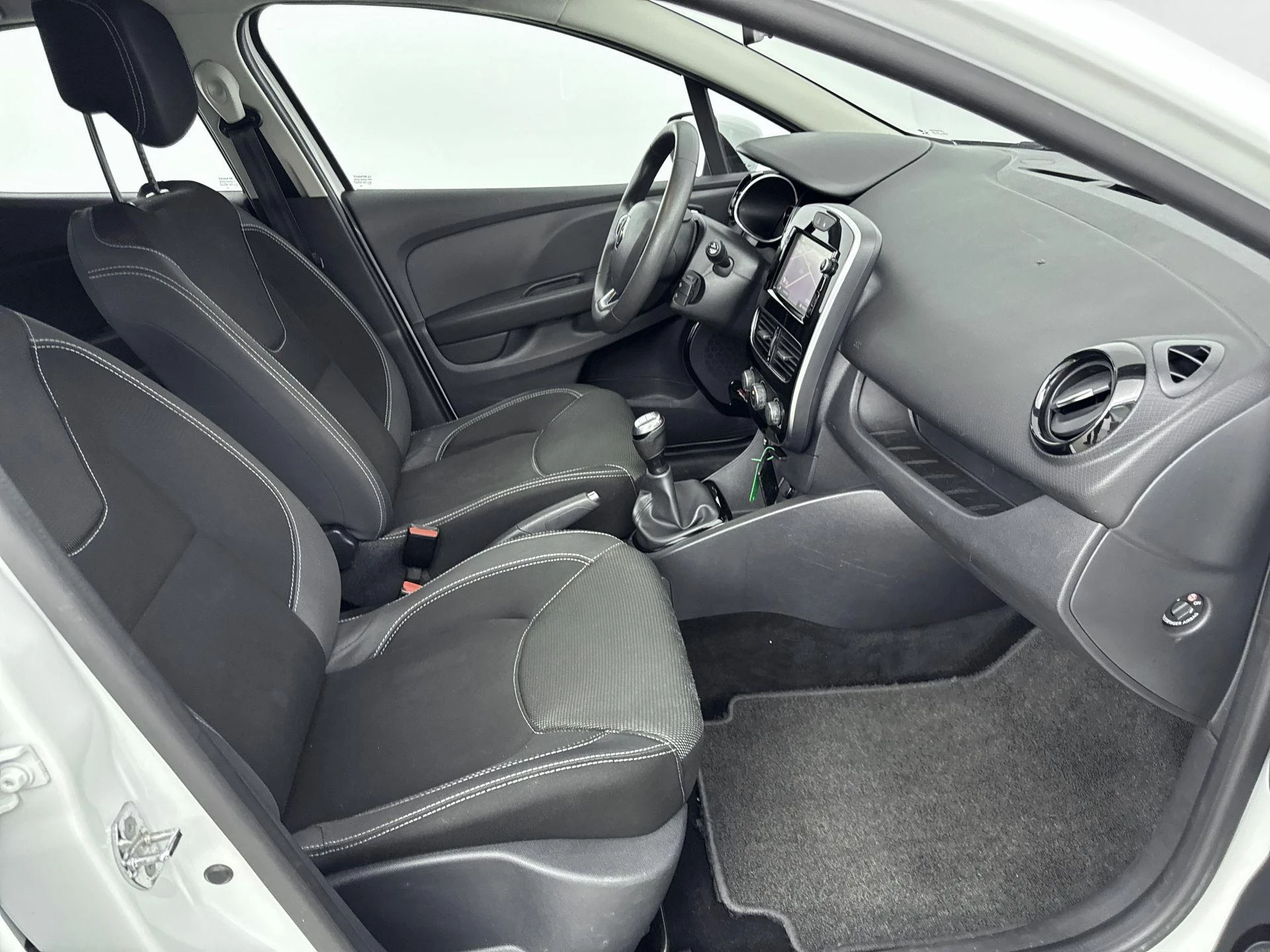 Renault-Clio-image-23