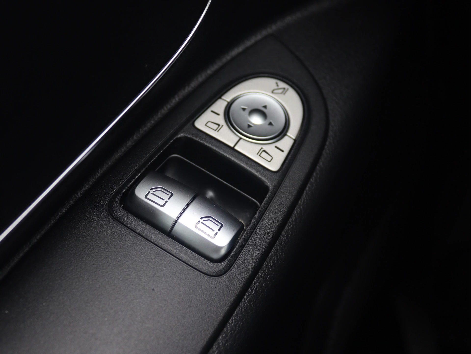 Mercedes-Benz-Vito-image-4