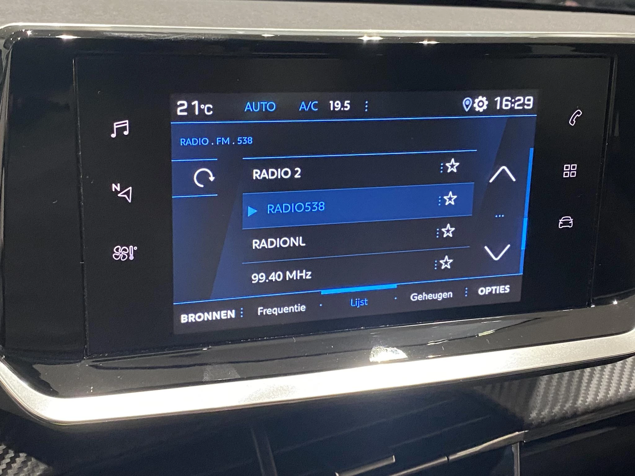Peugeot-208-image-14
