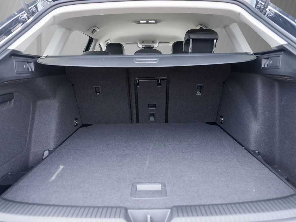 Volkswagen-Golf-image-5