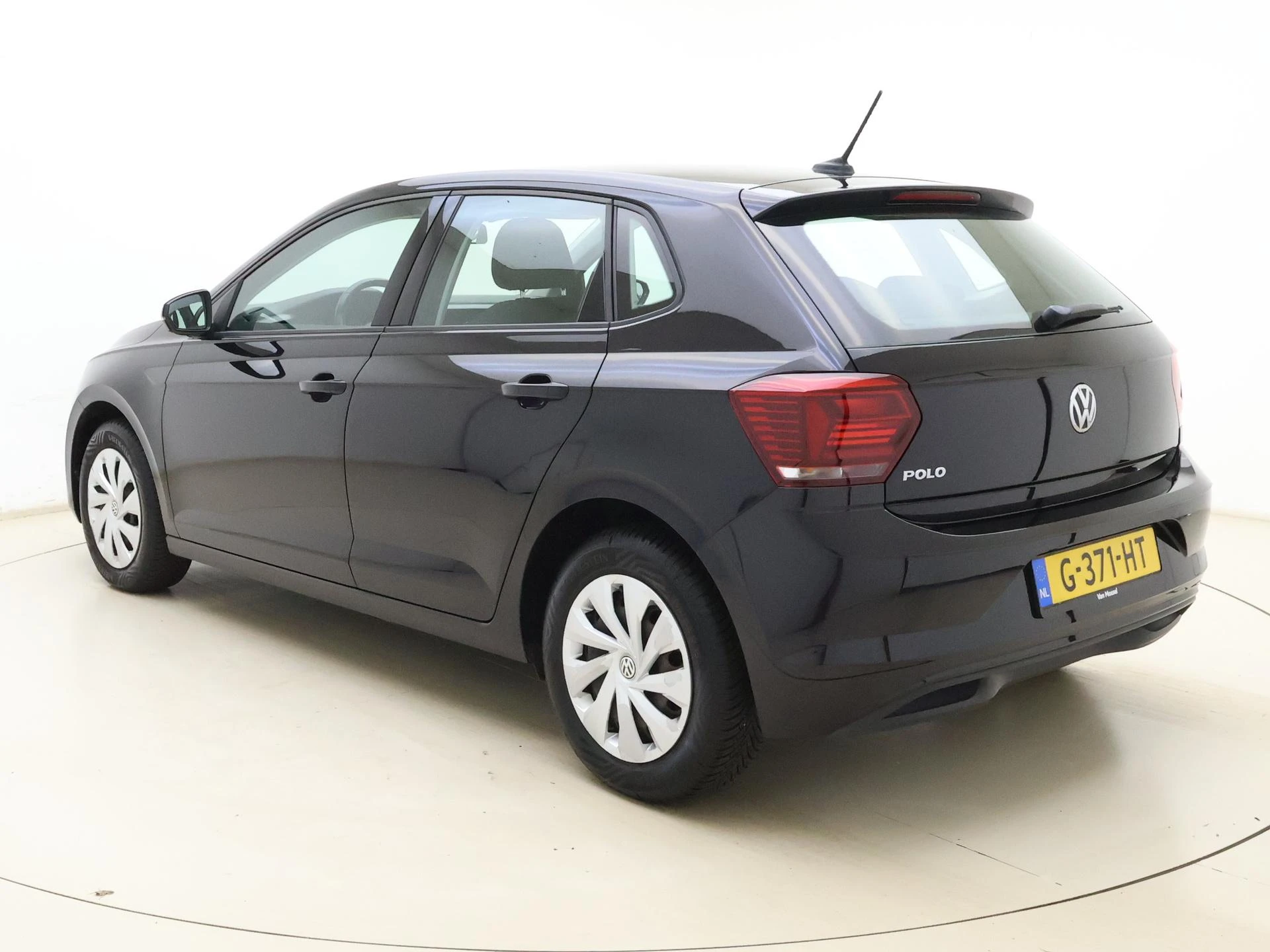 Volkswagen-Polo-image-6