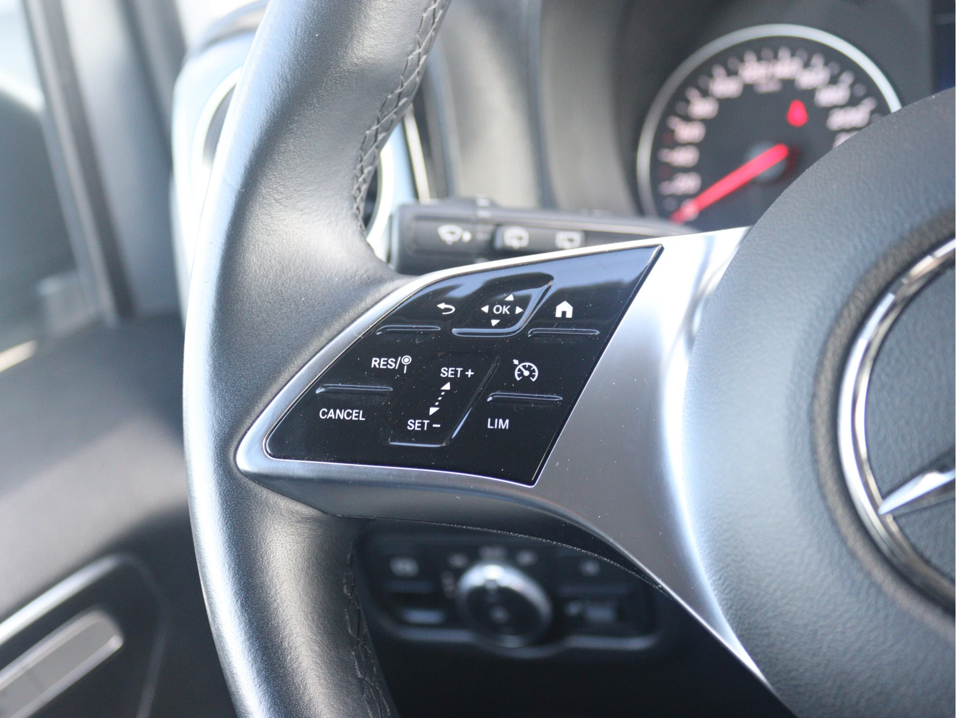 Mercedes-Benz-Vito-image-6