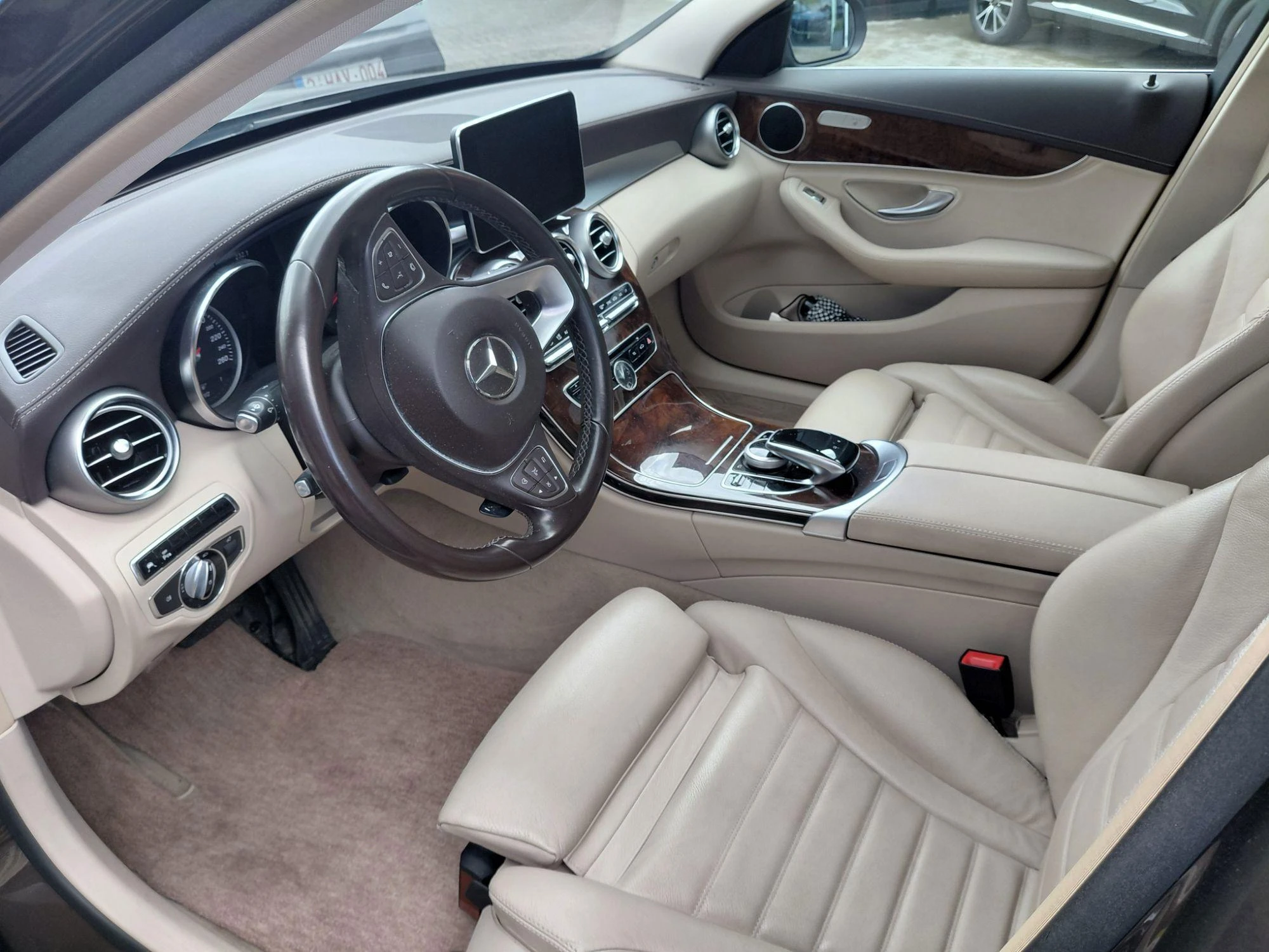 Mercedes-Benz-C-Klasse-image-7
