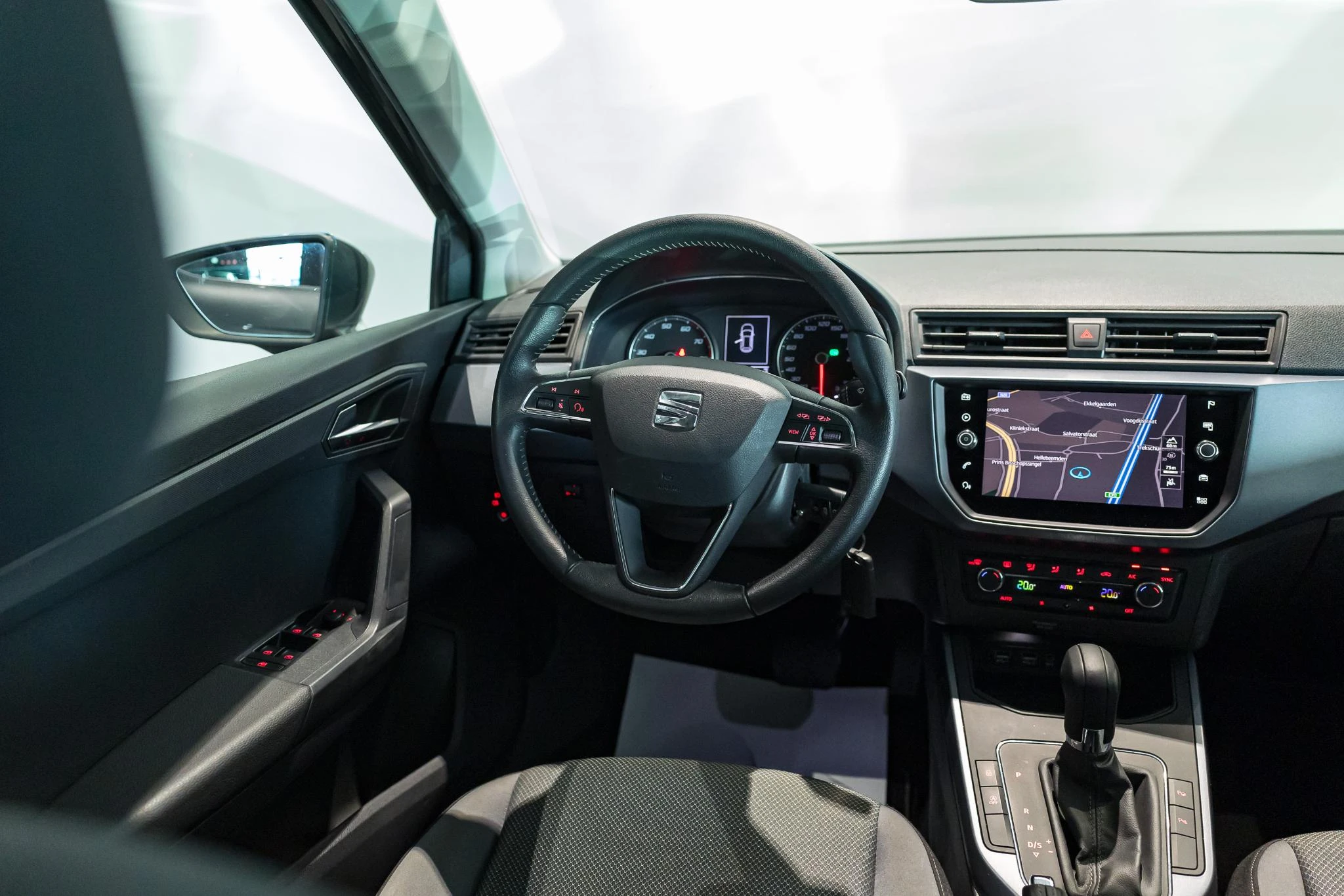 SEAT-Arona-image-16
