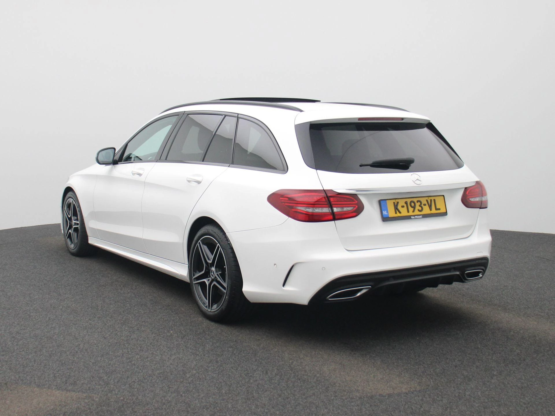 Mercedes-Benz-C-Klasse-image-1