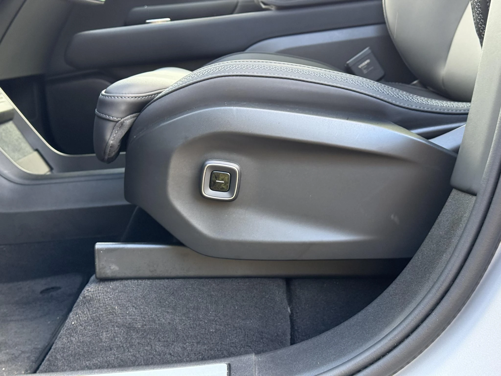 Volvo-EX90-image-20