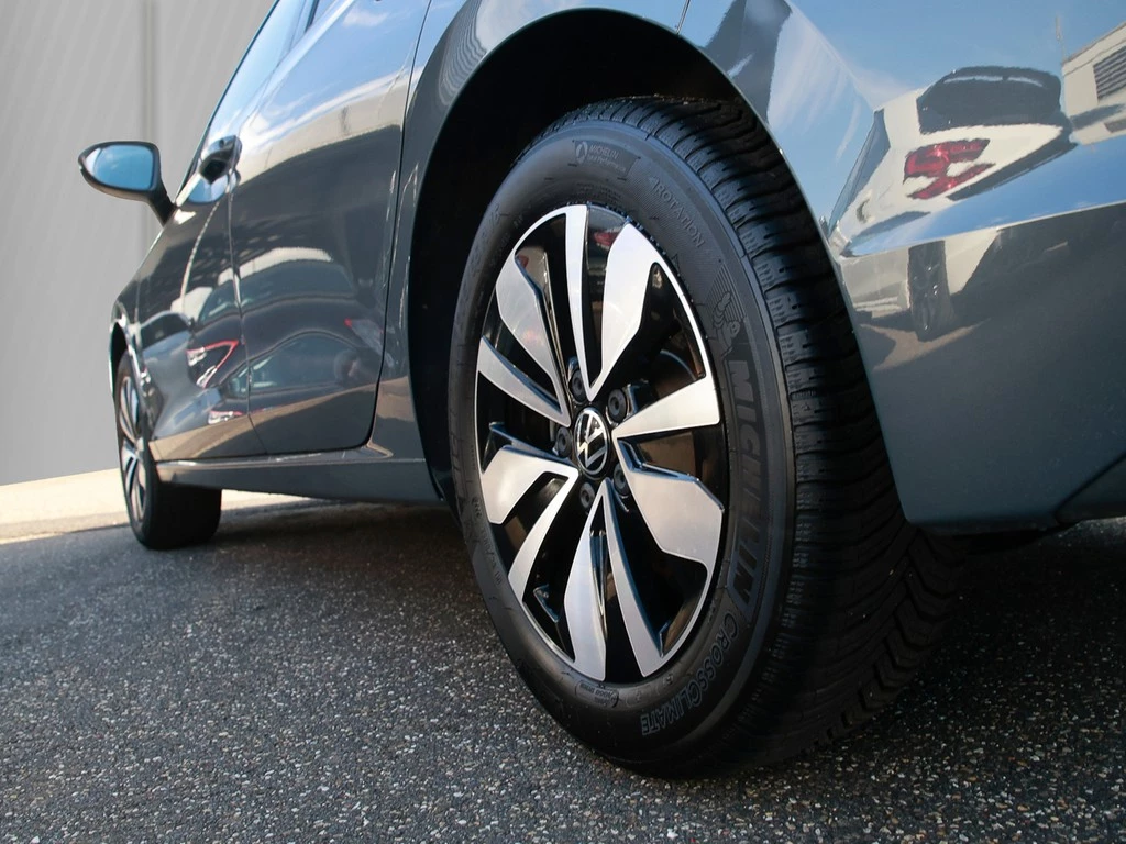 Volkswagen Golf VIII 1.5 eTSI DSG Goal AHK/Navi/RFK