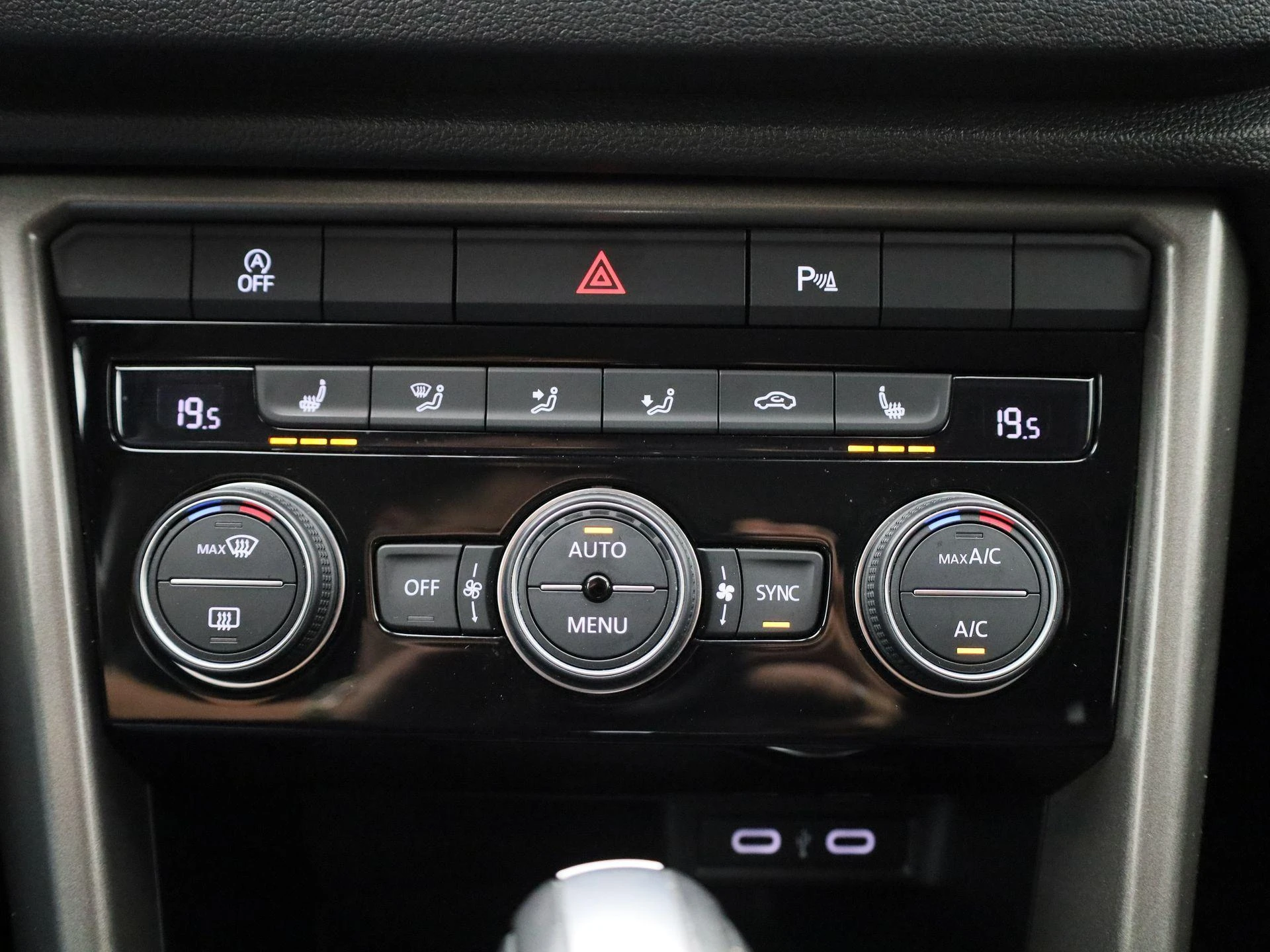 Volkswagen-T-Roc-image-17