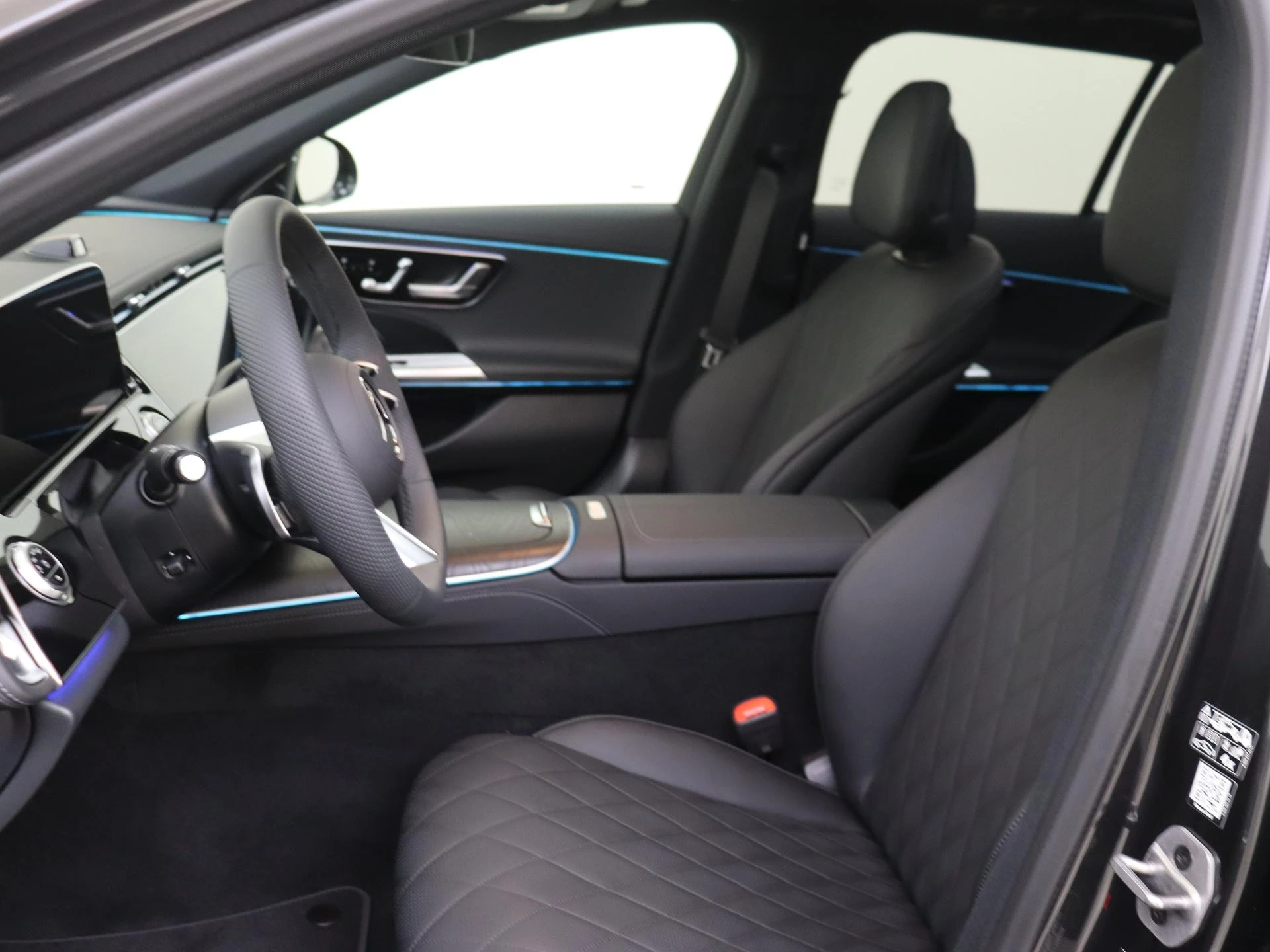 Mercedes-Benz-E-Klasse-image-10
