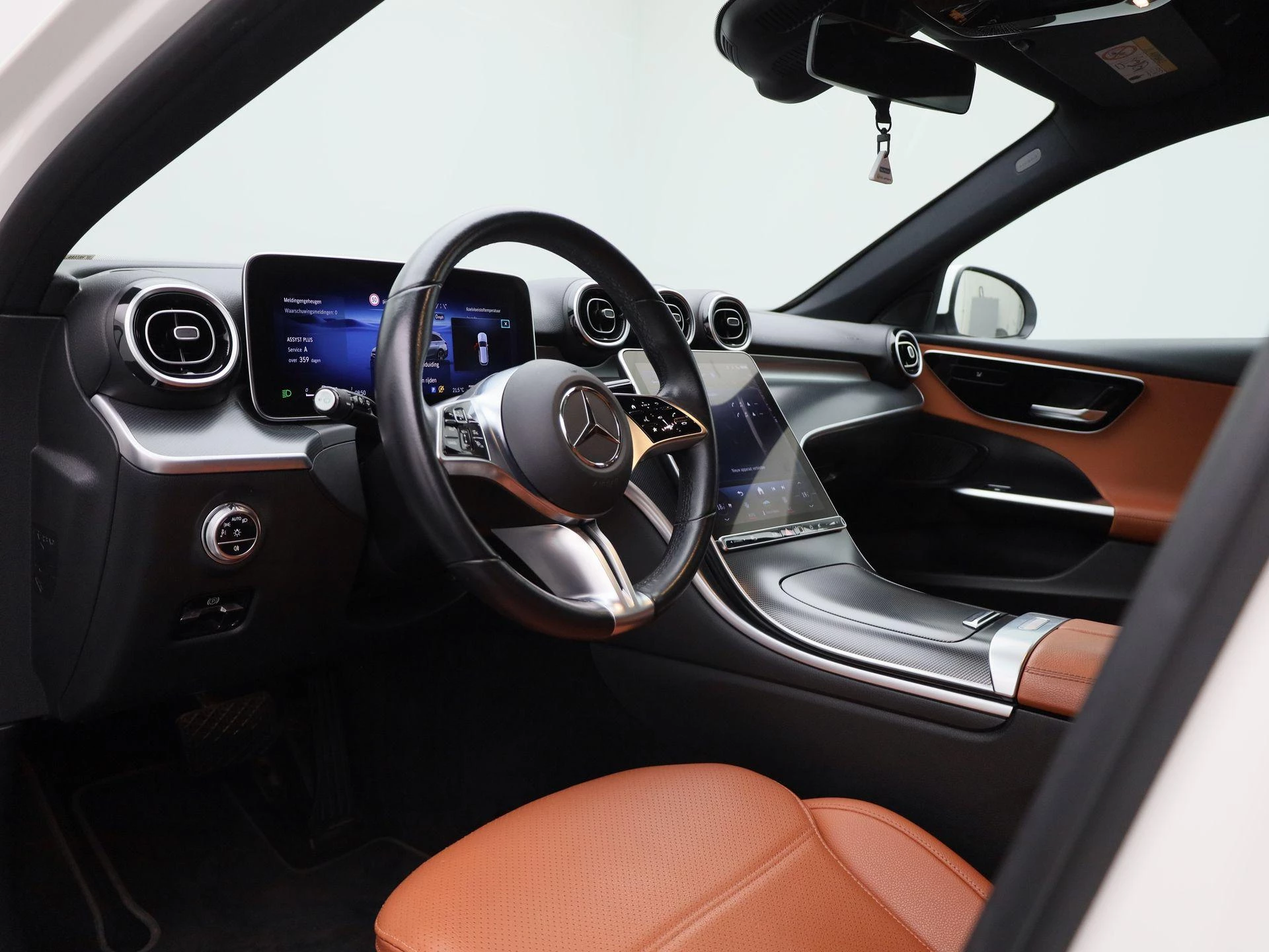 Mercedes-Benz-C-Klasse-image-30