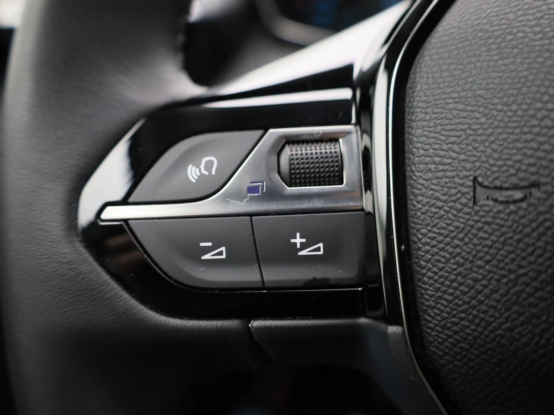 Peugeot e-208 - 21