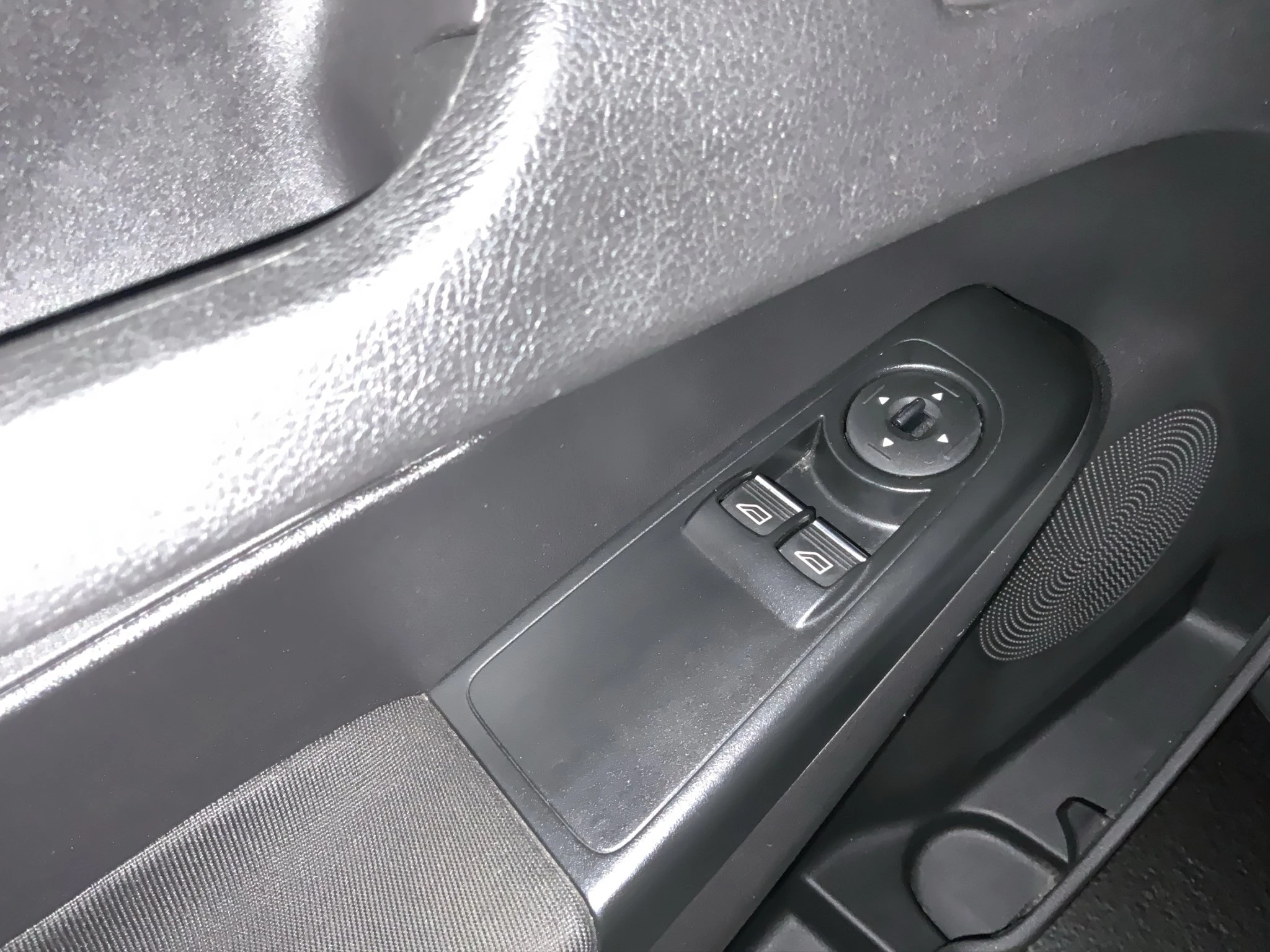 Ford-Transit Courier-image-6