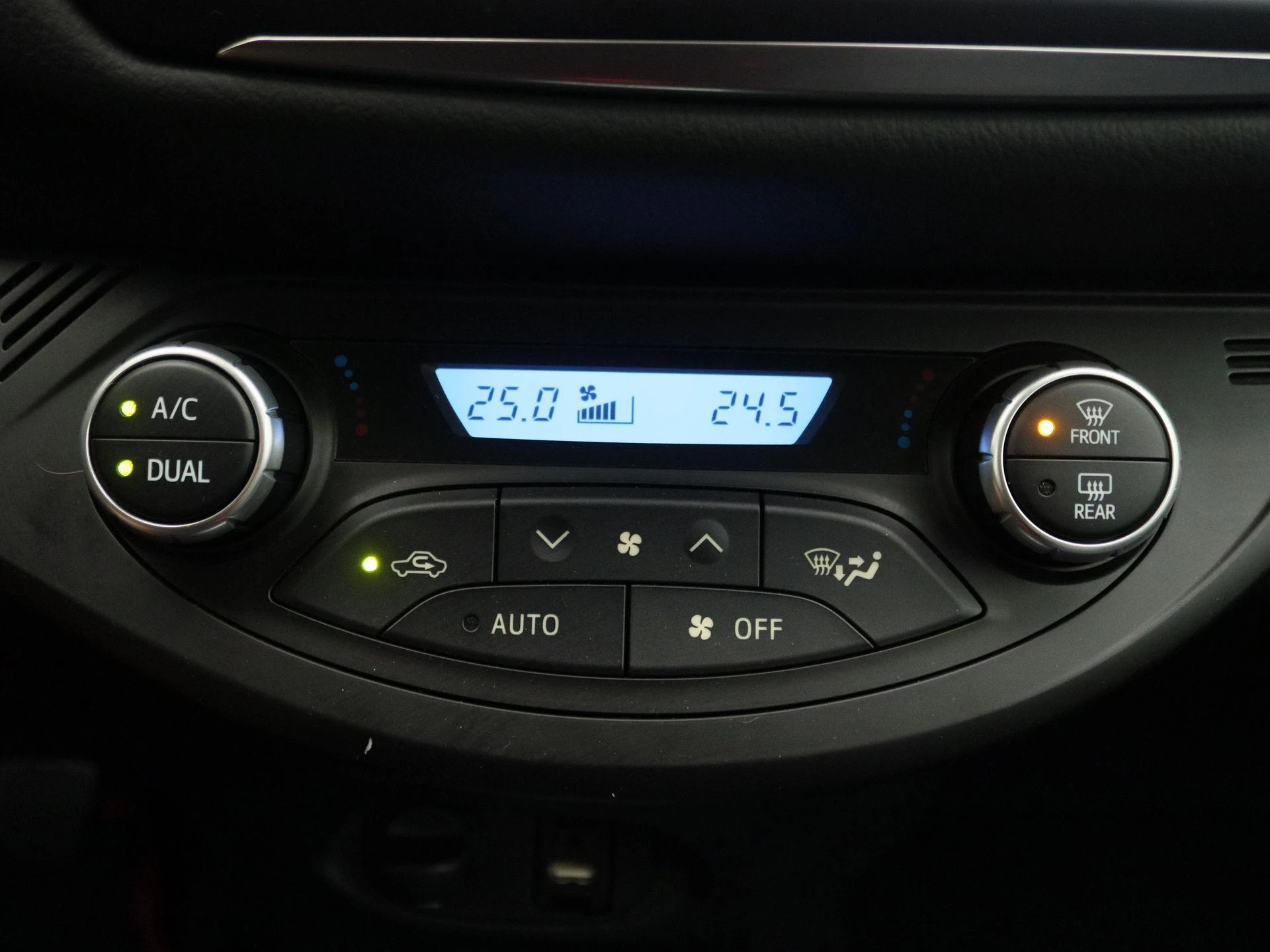 Toyota-Yaris-image-9