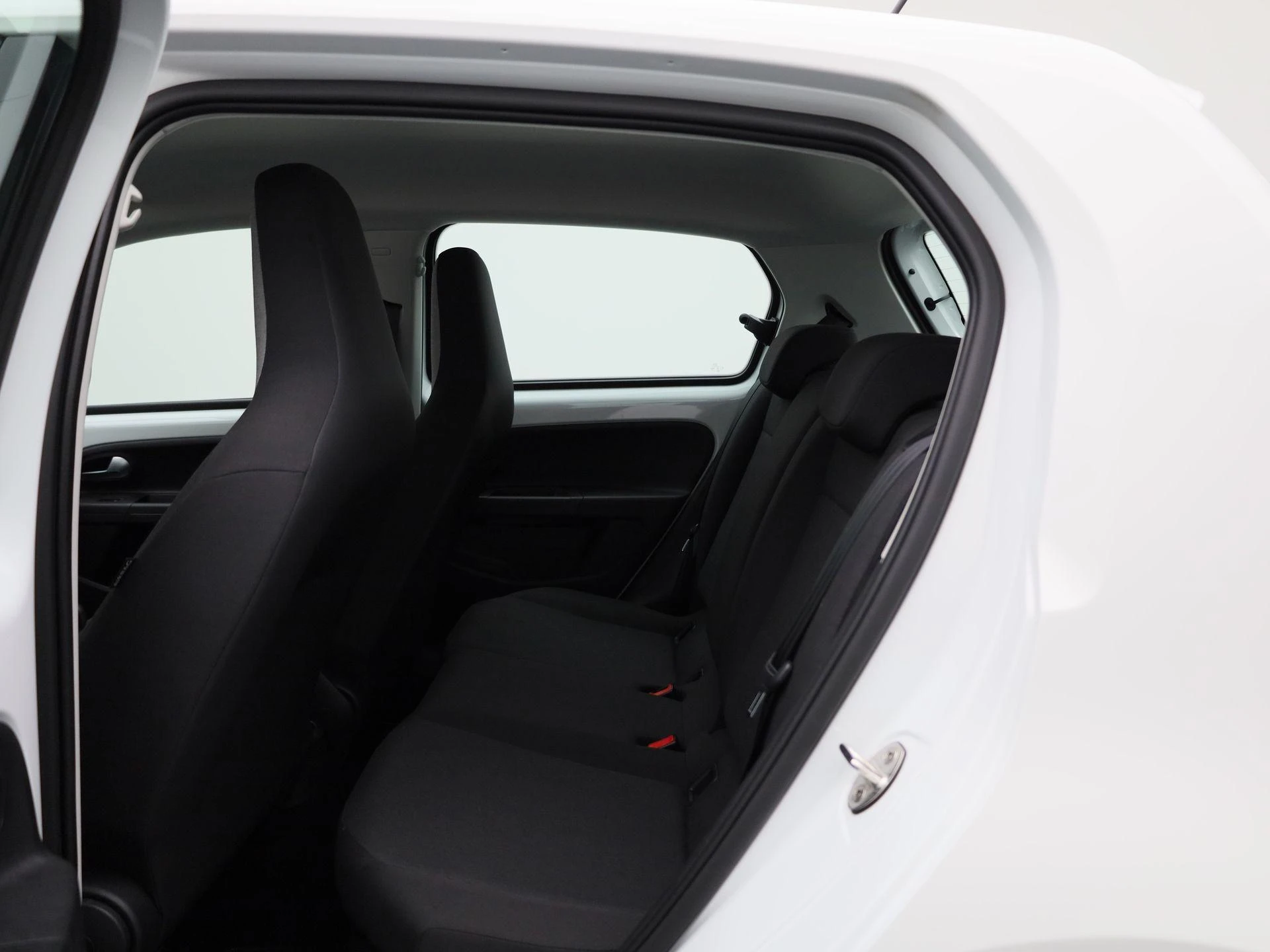 Volkswagen-up!-image-9