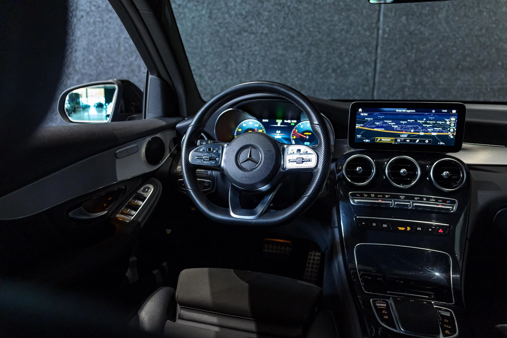 Mercedes-Benz GLC 300d 4MATIC AMG LINE+NIGHTPACK+ILS +NAVI