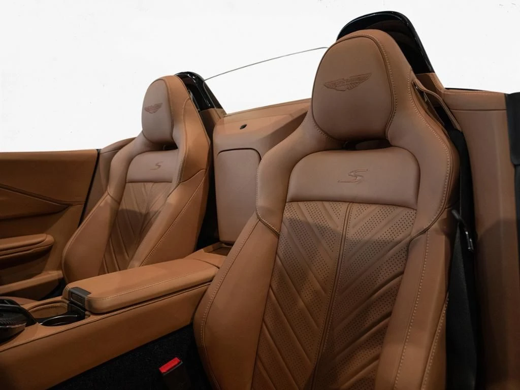 Aston Martin-V8 Vantage-image-12