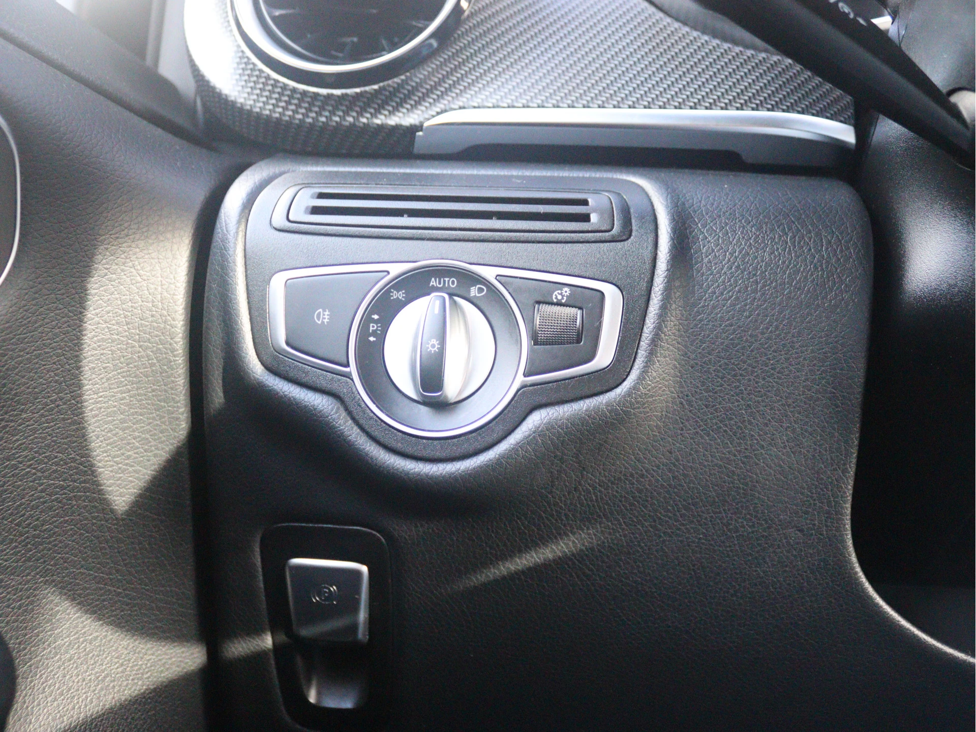 Mercedes-Benz-V-Klasse-image-13